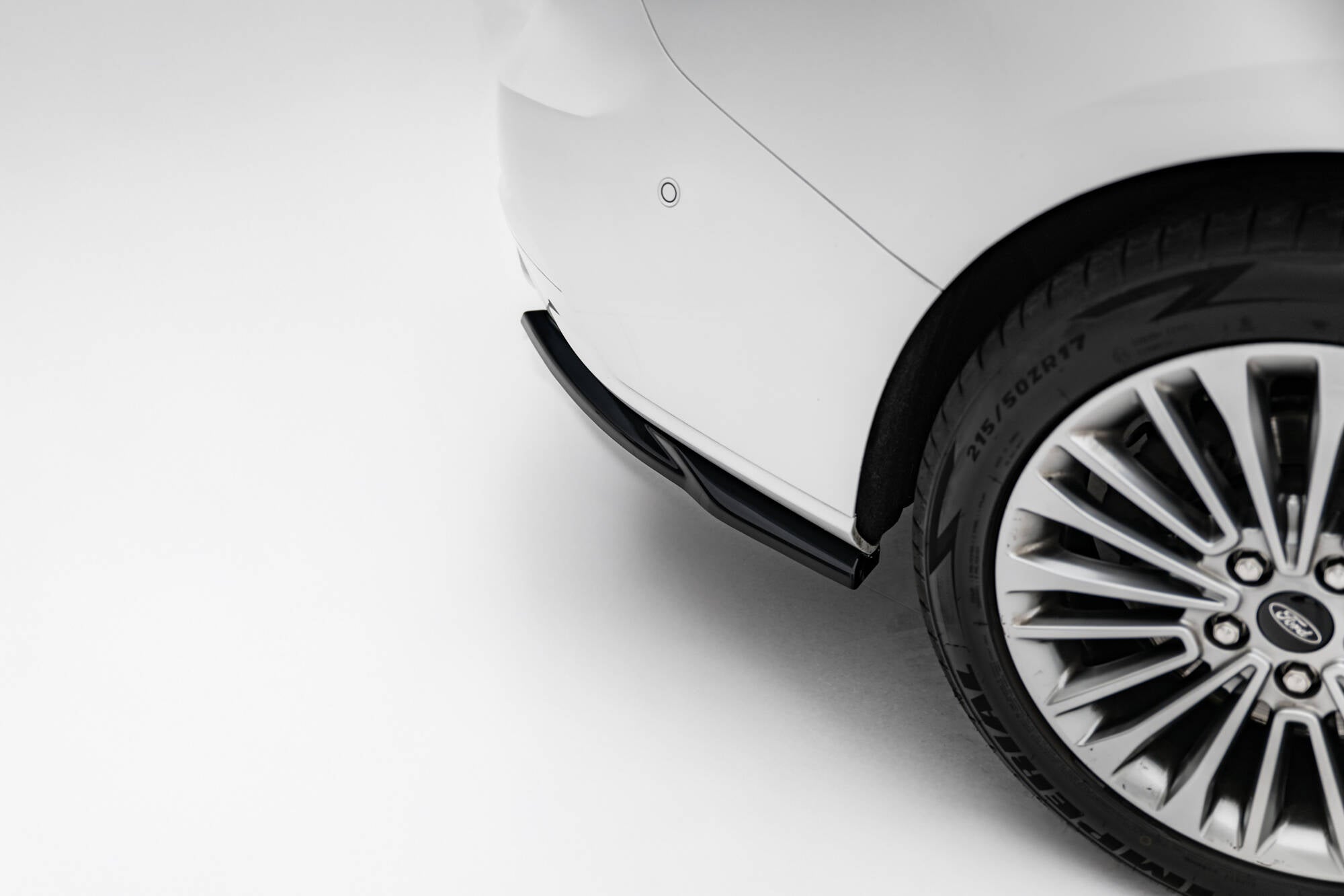 Maxton Design Heck Ansatz Flaps Diffusor passend für Ford Focus Vignale Kombi Mk4 schwarz Hochglanz