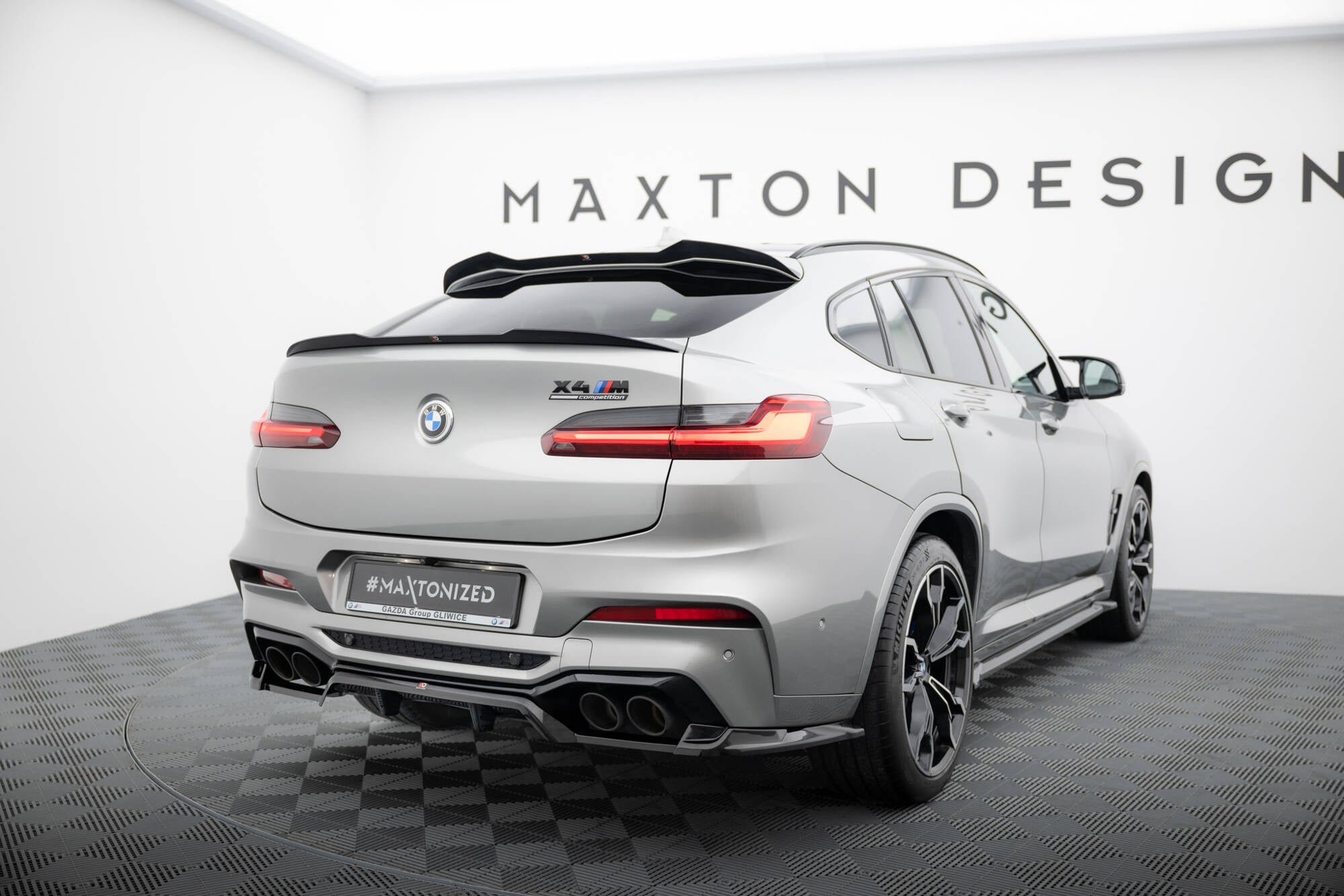 Maxton Design Street+ Mittlerer Diffusor RACE passend für BMW X4 M F98 schwarz Hochglanz