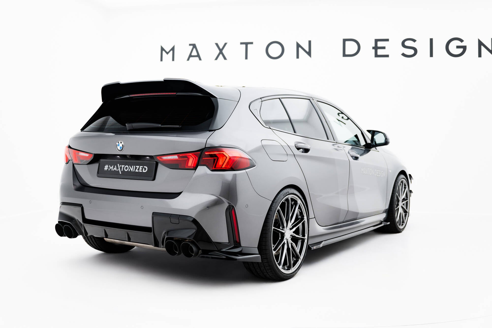 Maxton Design Heck Ansatz Flaps Diffusor V.5 passend für BMW M135i F70 schwarz Hochglanz