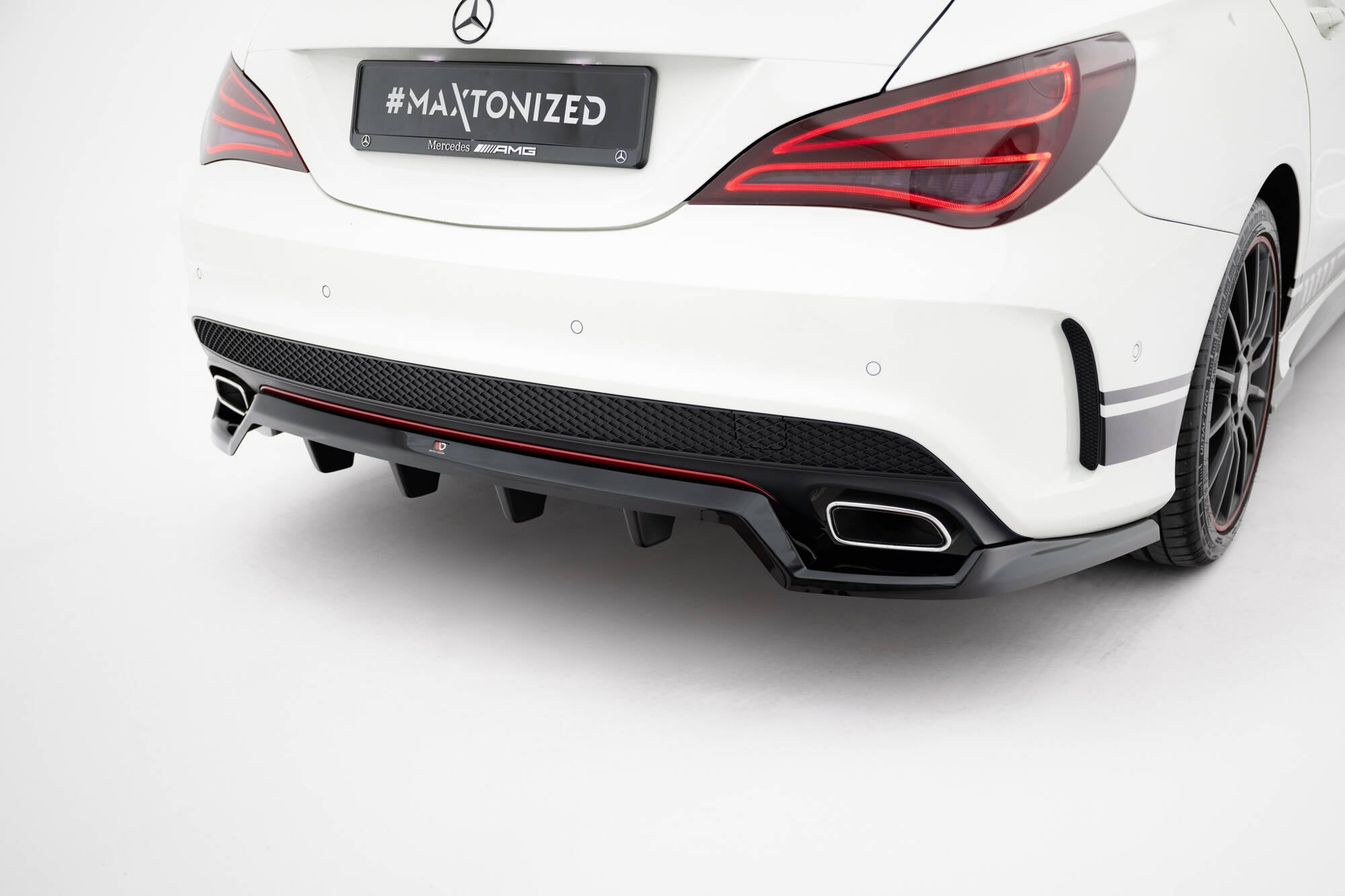 Maxton Design Street+ Mittlerer Diffusor RACE passend für Mercedes-Benz CLA AMG-Line C117 schwarz Hochglanz