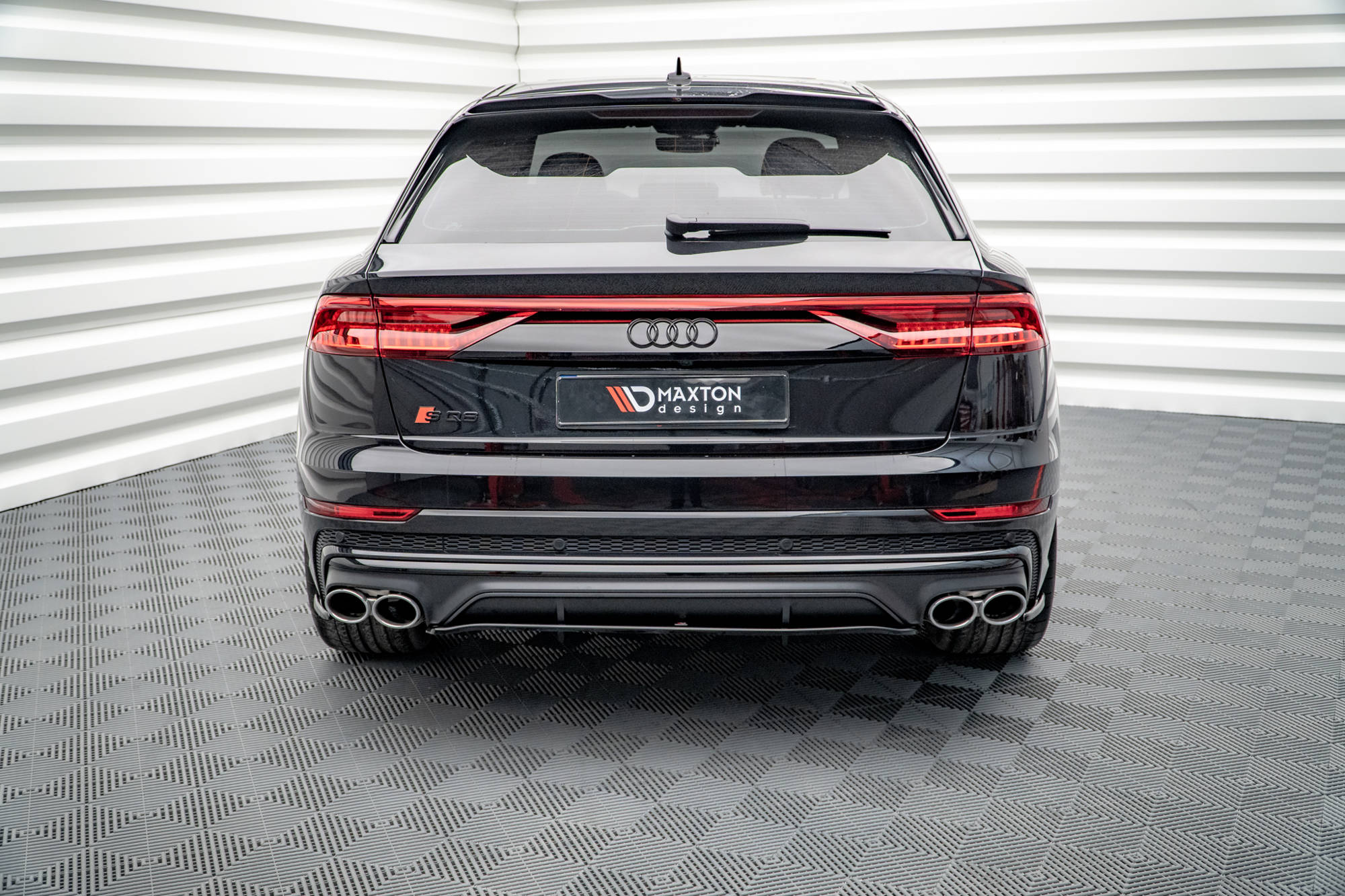 Maxton Design Street+ Mittlerer Diffusor RACE passend für Audi SQ8 Mk1 schwarz Hochglanz