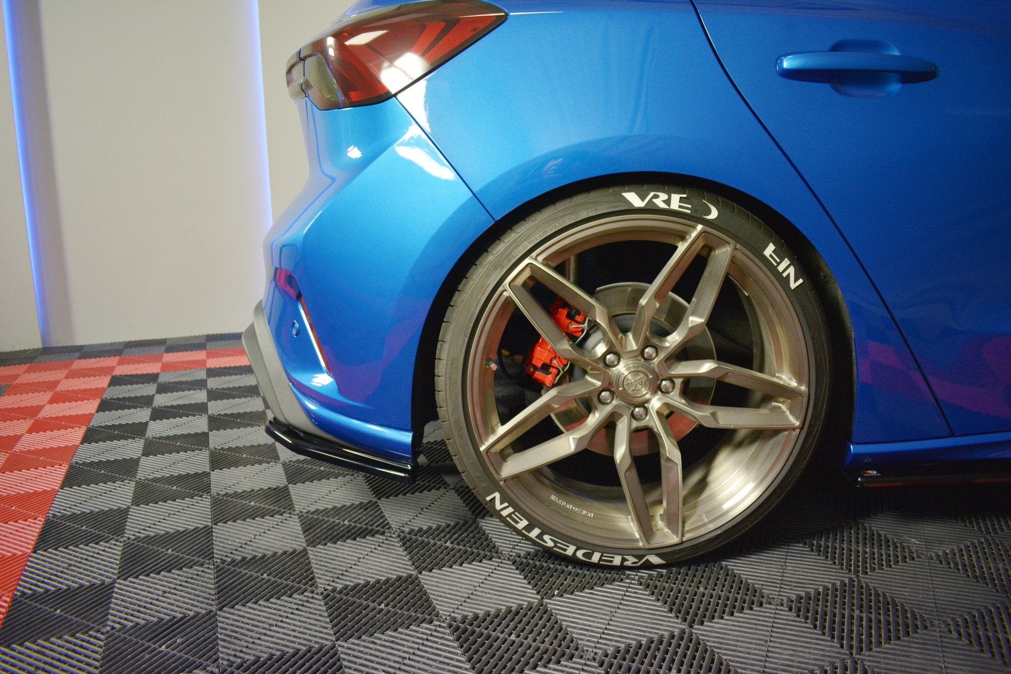 Maxton Design Heck Ansatz Flaps Diffusor V.2 passend für (Für heckansatz v.1) Ford Focus Hatchabck ST-Line schwarz Hochglanz