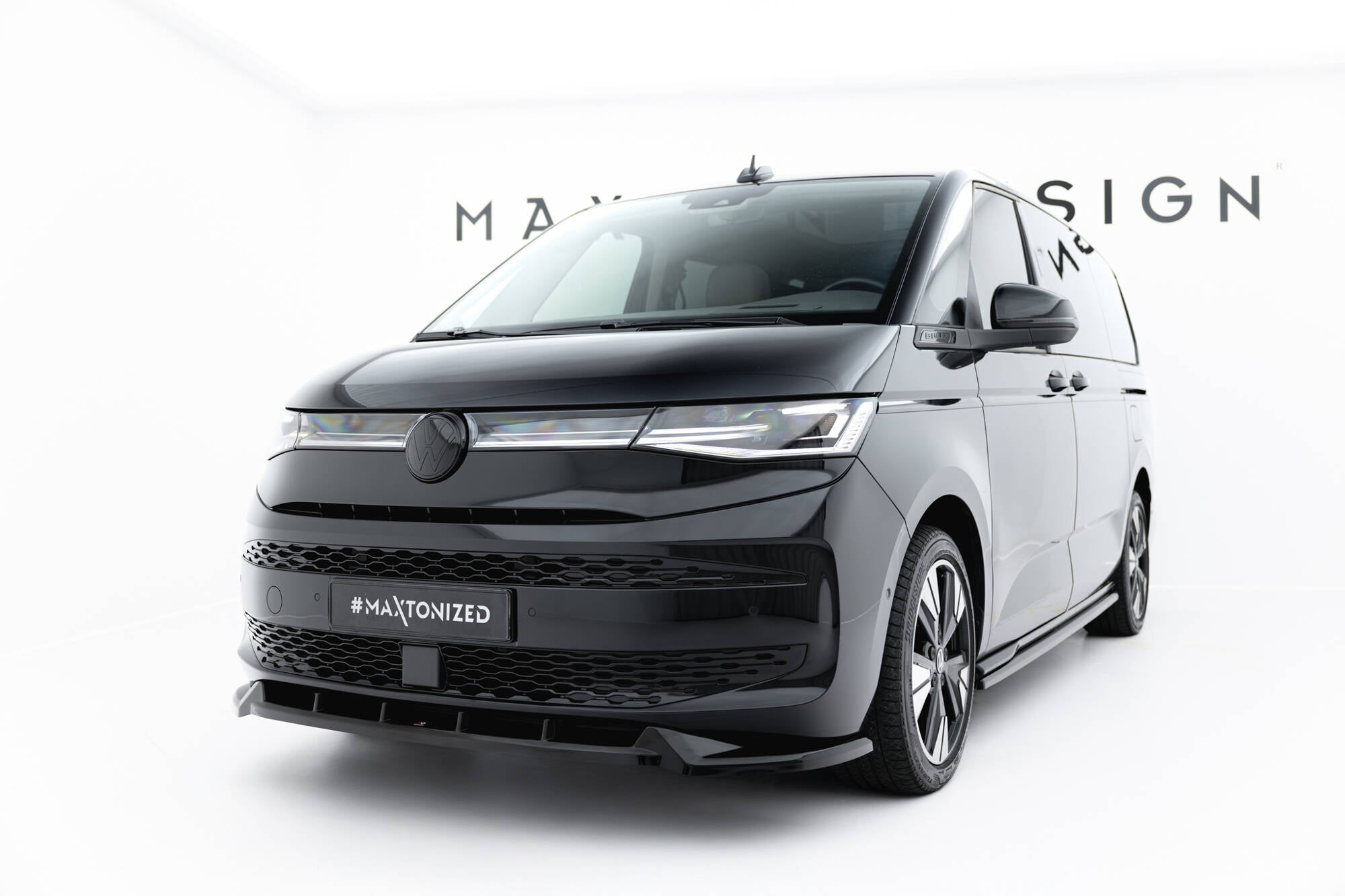 Maxton Design Street+ Spoilerlippe Front Ansatz V.2 passend für VW Multivan Long T7 schwarz Hochglanz