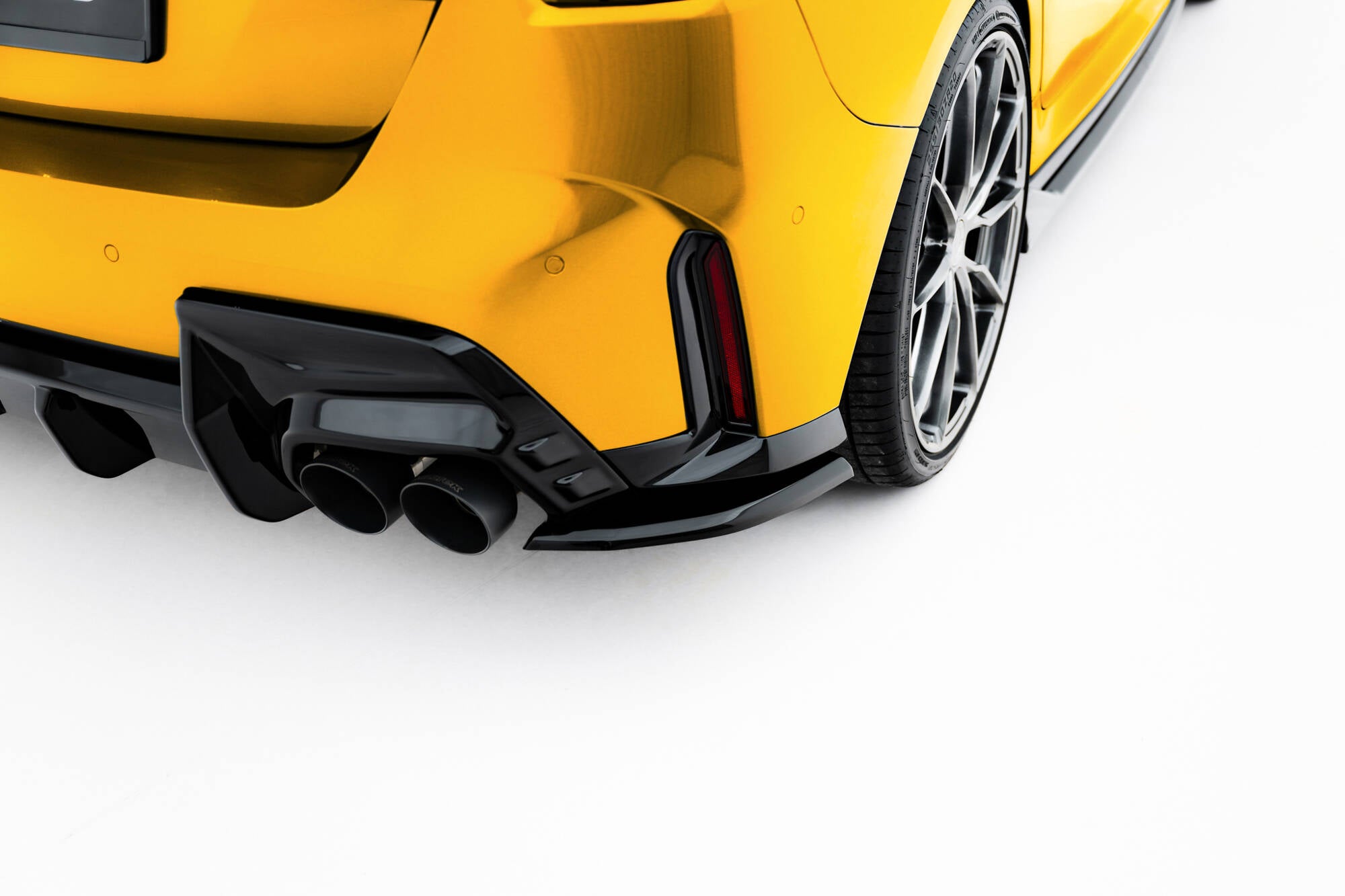 Maxton Design Heck Ansatz Flaps Diffusor V.1 passend für BMW 1er M-Paket F70 schwarz Hochglanz