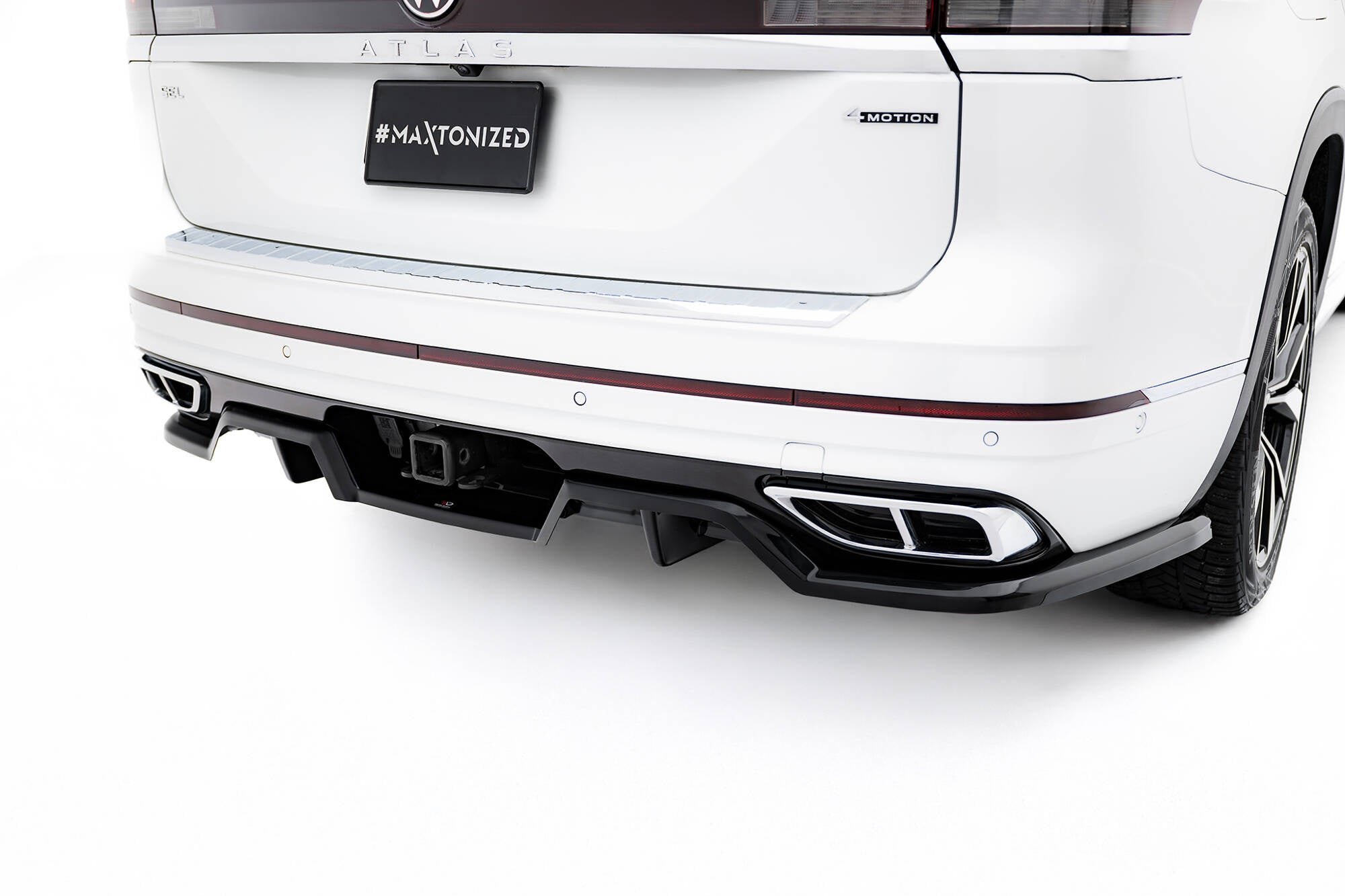 Maxton Design Street+ Mittlerer Diffusor RACE passend für VW Atlas R-Line Mk1 Facelift 2 schwarz Hochglanz
