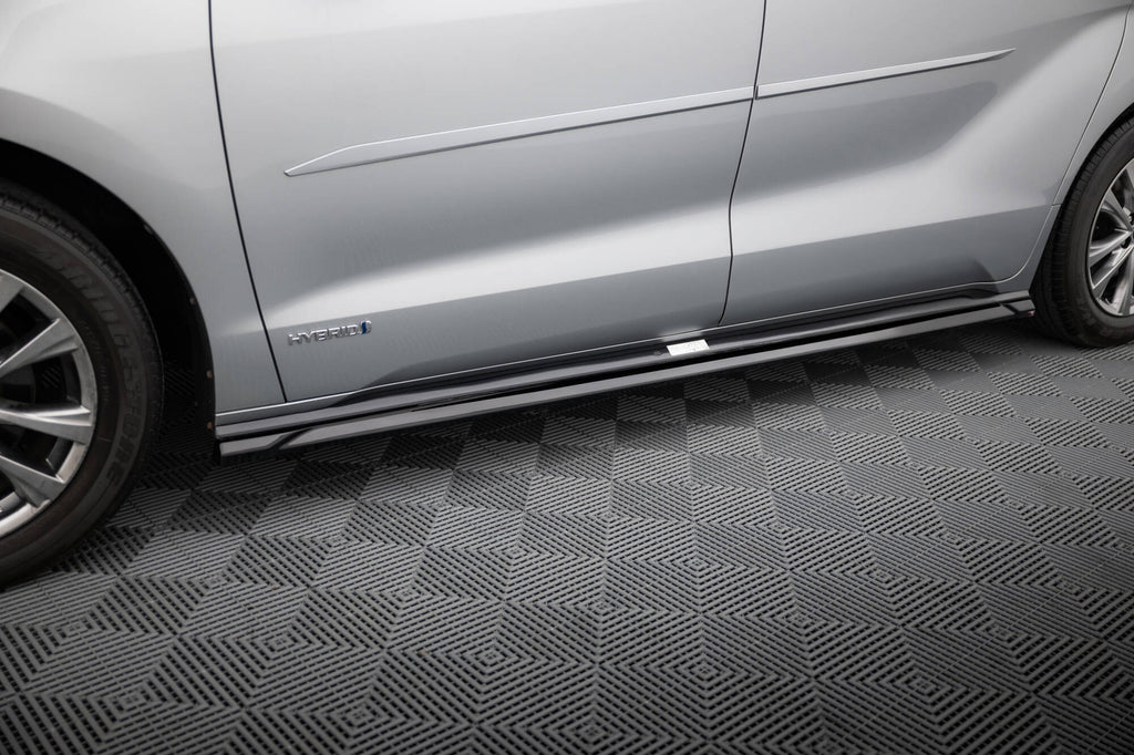 Maxton Design Street+ Seitenschweller Leisten passend für Toyota Sienna Mk4 schwarz Hochglanz