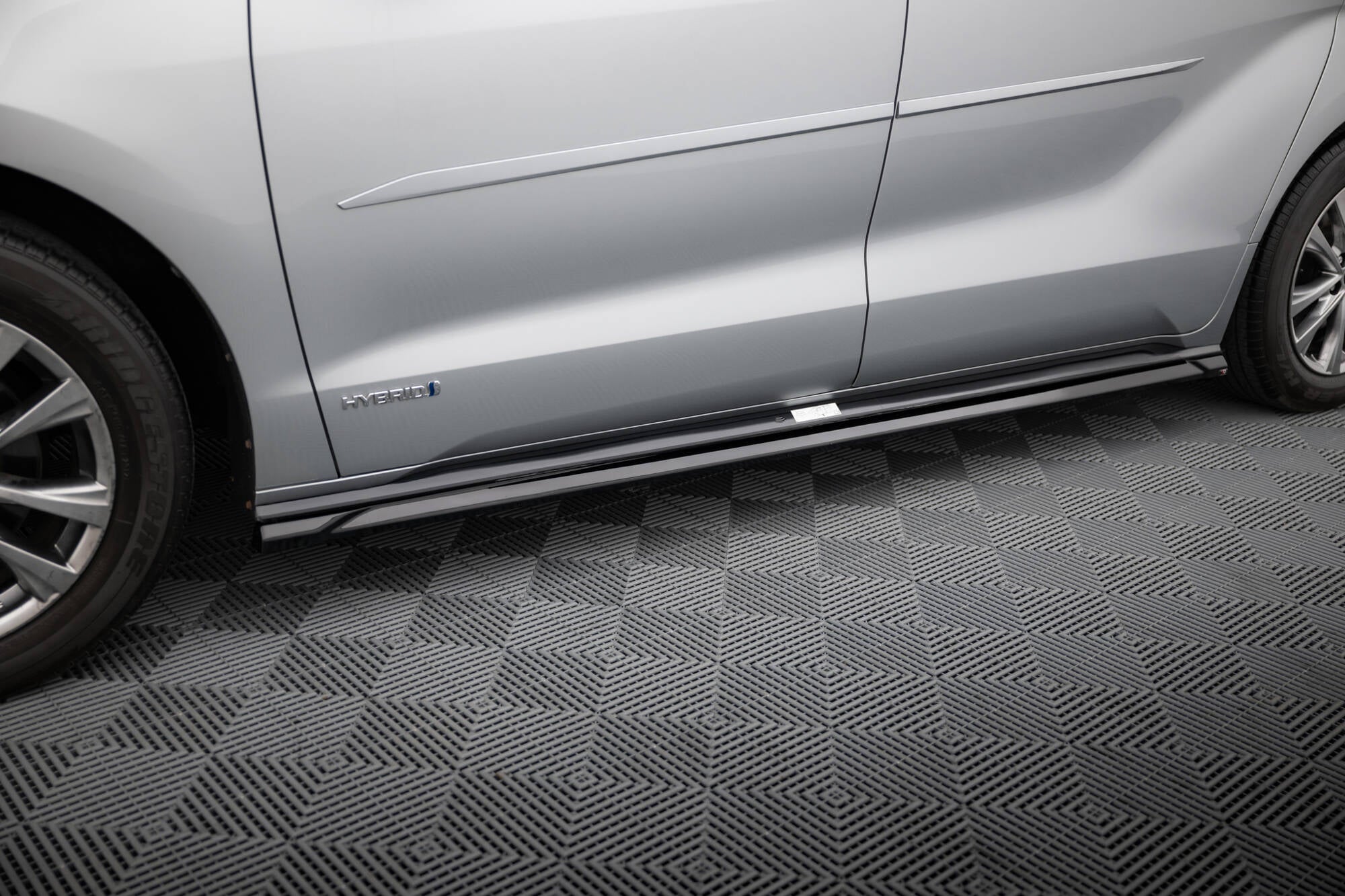 Maxton Design Street+ Seitenschweller Leisten passend für Toyota Sienna Mk4 schwarz Hochglanz