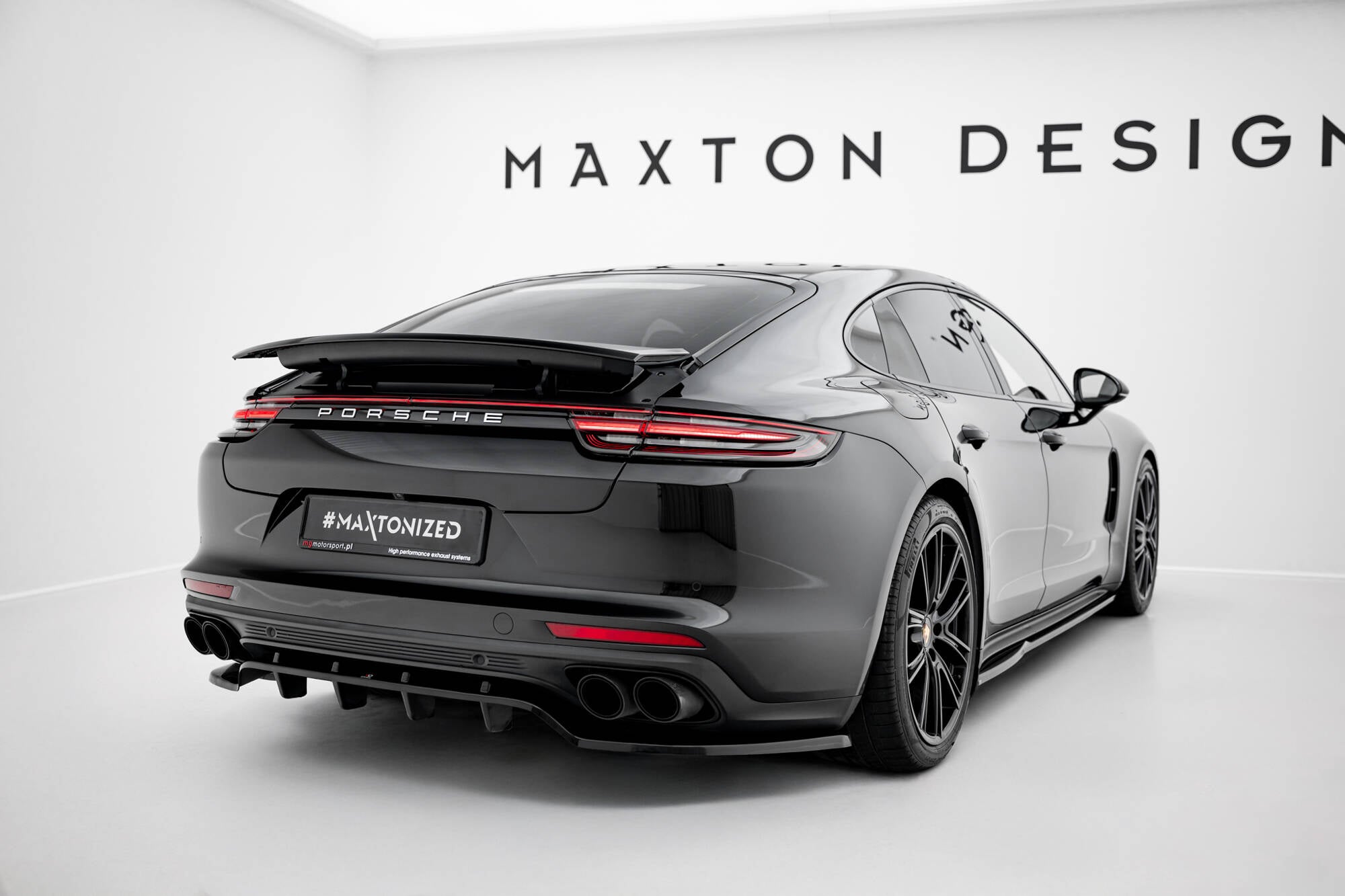 Maxton Design Street+ Mittlerer Diffusor RACE passend für Porsche Panamera Turbo S E-Hybrid / Panamera E-Hybrid / Panamera 4S 971 schwarz Hochglanz