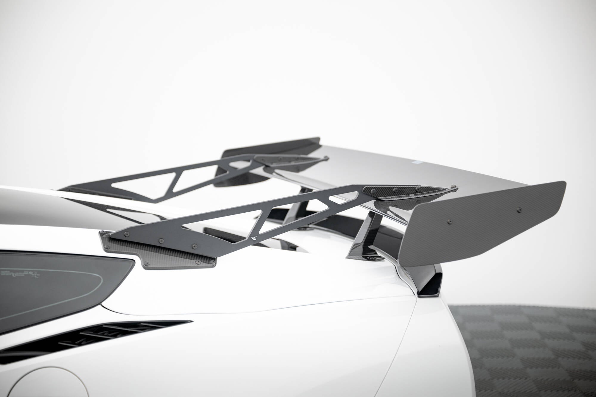 Maxton Design Carbon Spoiler With Upper Swan Mounting Chevrolet Corvette Stingray / Grand Sport C7 für Chevrolet Corvette C7