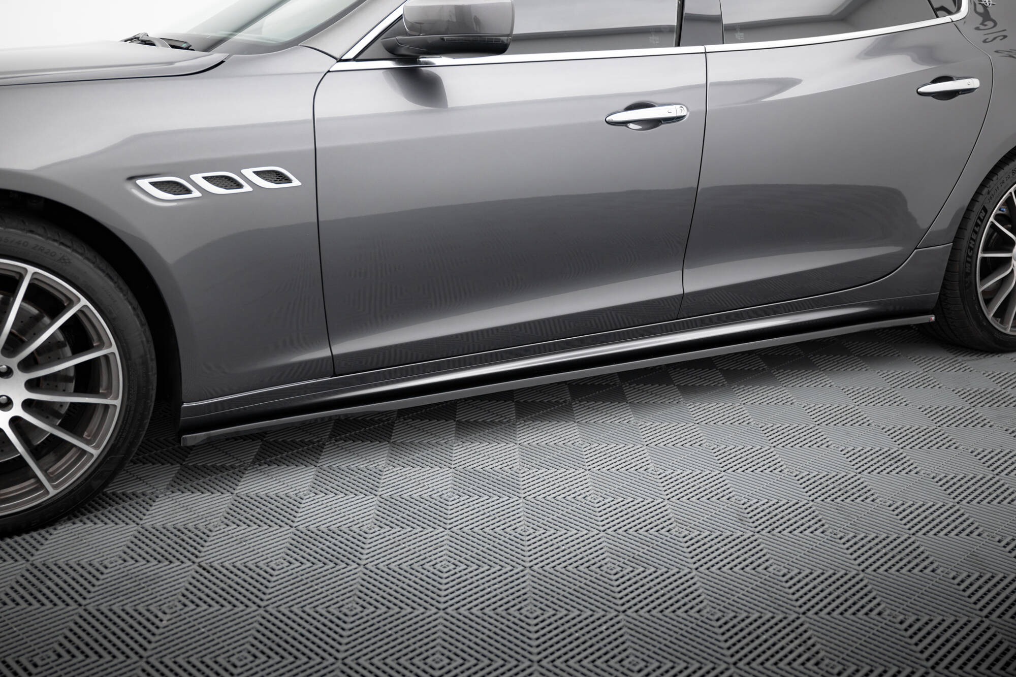 Maxton Design Street+ Seitenschweller Leisten passend für Maserati Quattroporte Mk6 schwarz Hochglanz