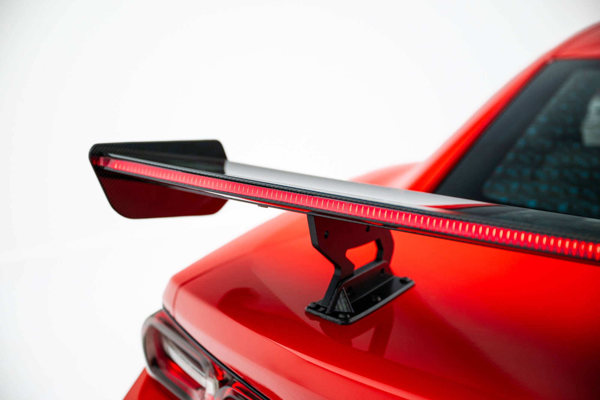 Maxton Design Carbon Spoiler With Internal Brackets Uprights + LED Chevrolet Camaro SS Mk6 Facelift für Chevrolet Camaro Mk6 Facelift
