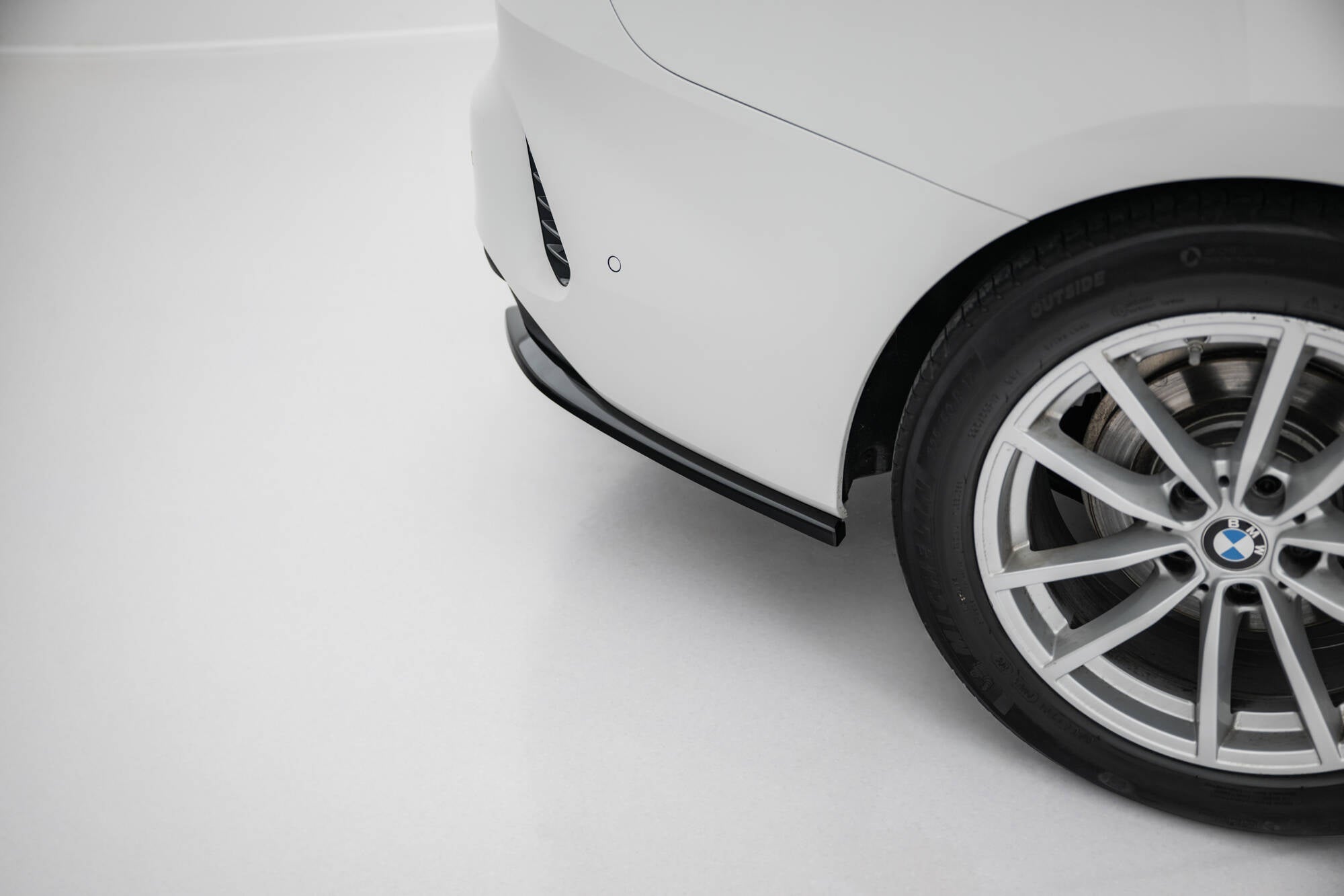 Maxton Design Heck Ansatz Flaps Diffusor passend für BMW 4er Coupe / Cabrio G22 / G23 schwarz Hochglanz