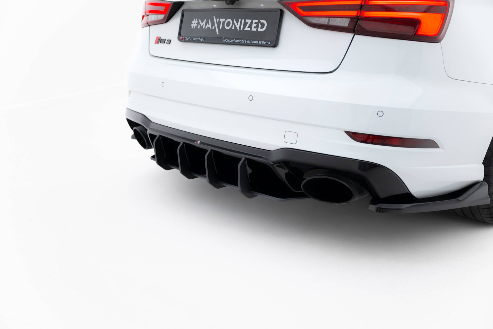 Maxton Design Street Pro Heckschürze V.2 passend für Audi RS3 Limousine 8V Facelift