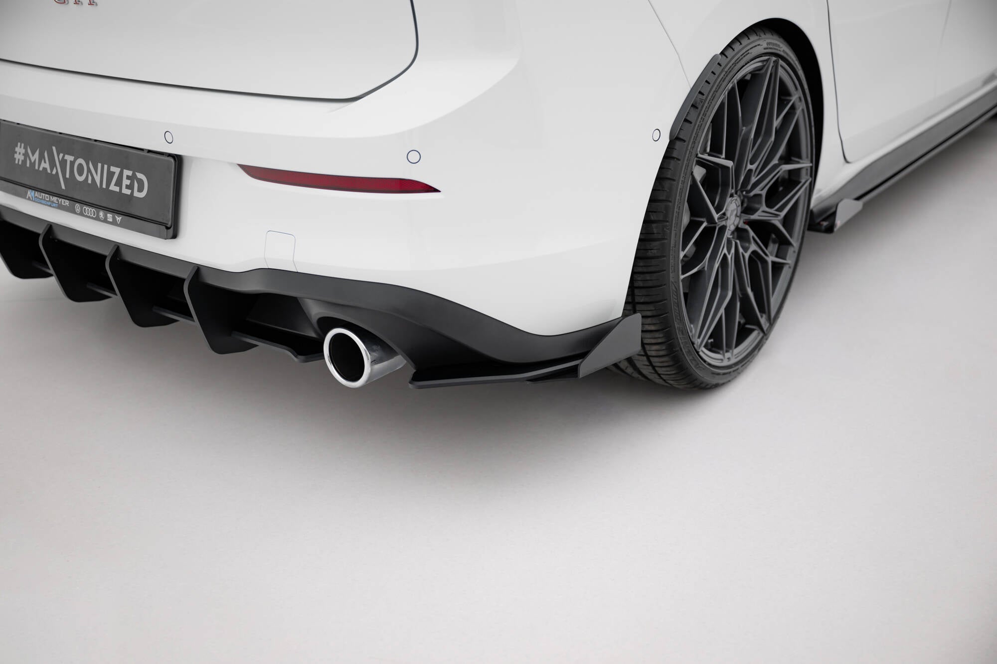 Maxton Design Street Pro Heck Ansatz Flaps Diffusor + Flaps passend für VW Golf GTI / GTE Mk8 schwarz Hochglanz