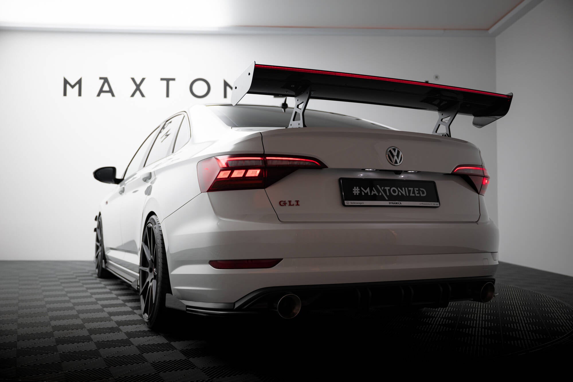 Maxton Design Carbon Spoiler With Internal Brackets Uprights + LED VW Jetta GLI Mk7 für Volkswagen Jetta Mk7