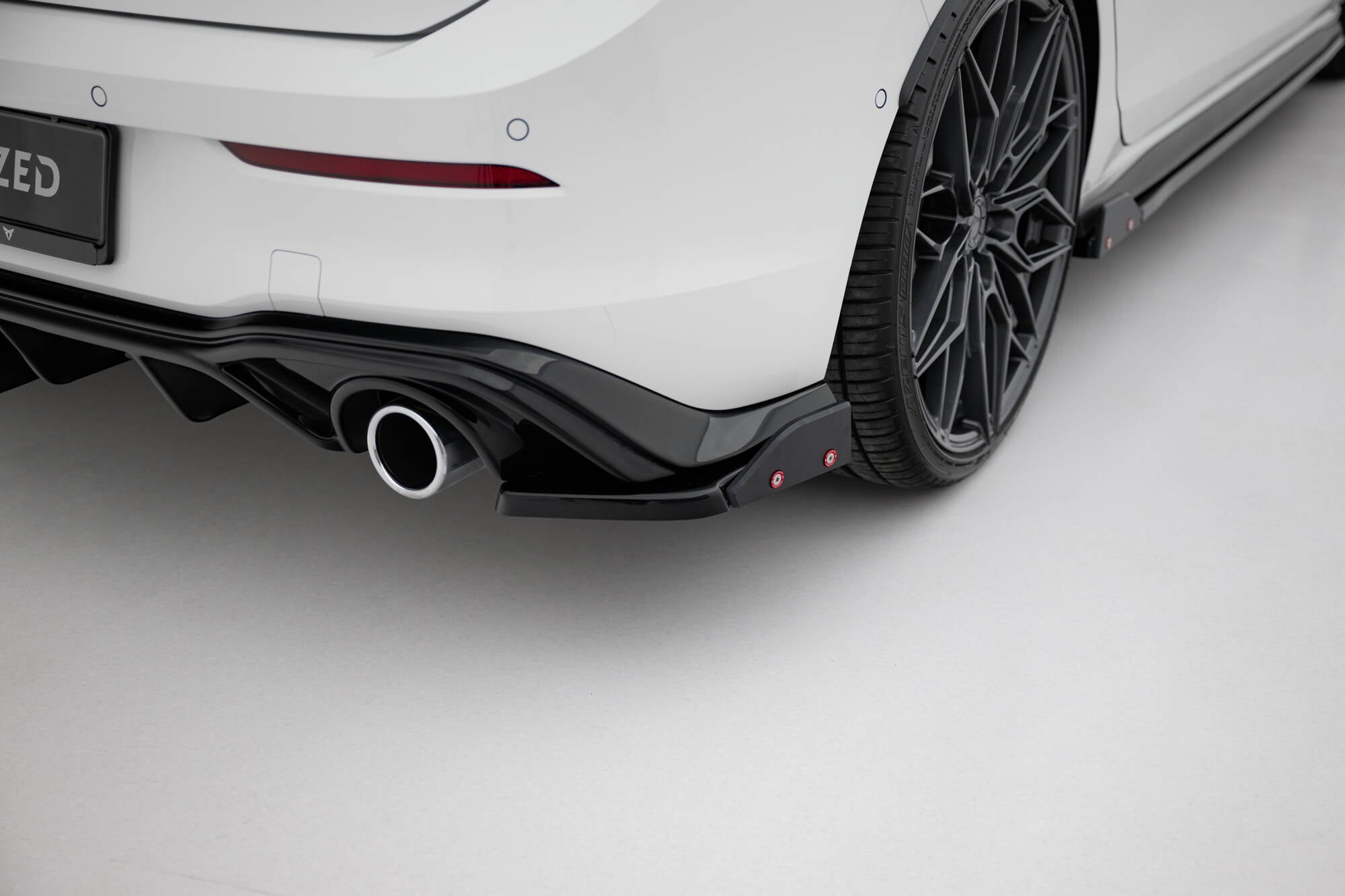 Maxton Design Heck Ansatz Flaps Diffusor V.4 + Flaps passend für VW Golf GTI / GTE Mk8