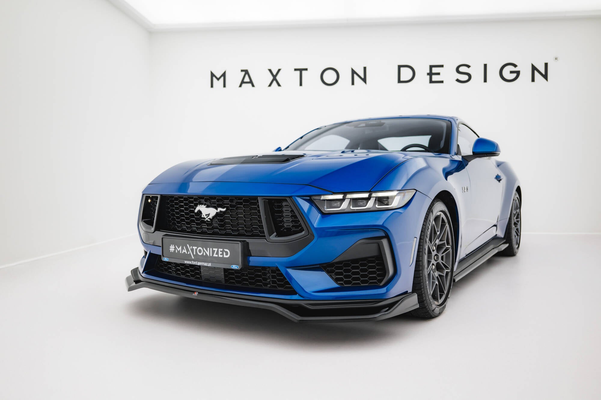 Maxton Design Street+ Spoilerlippe Front Ansatz V.1 passend für Ford Mustang GT Mk7 schwarz Hochglanz