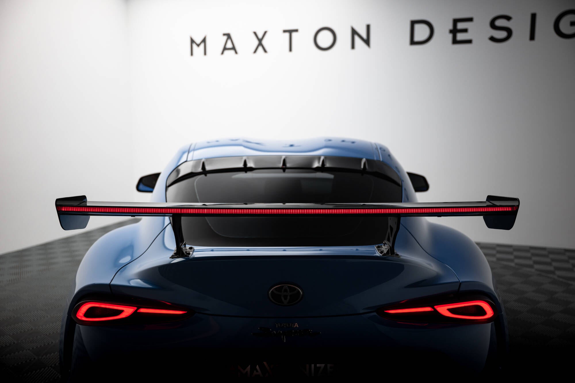 Maxton Design Carbon Spoiler With External Brackets Uprights + LED Toyota Supra Mk5 für Toyota Supra Mk5
