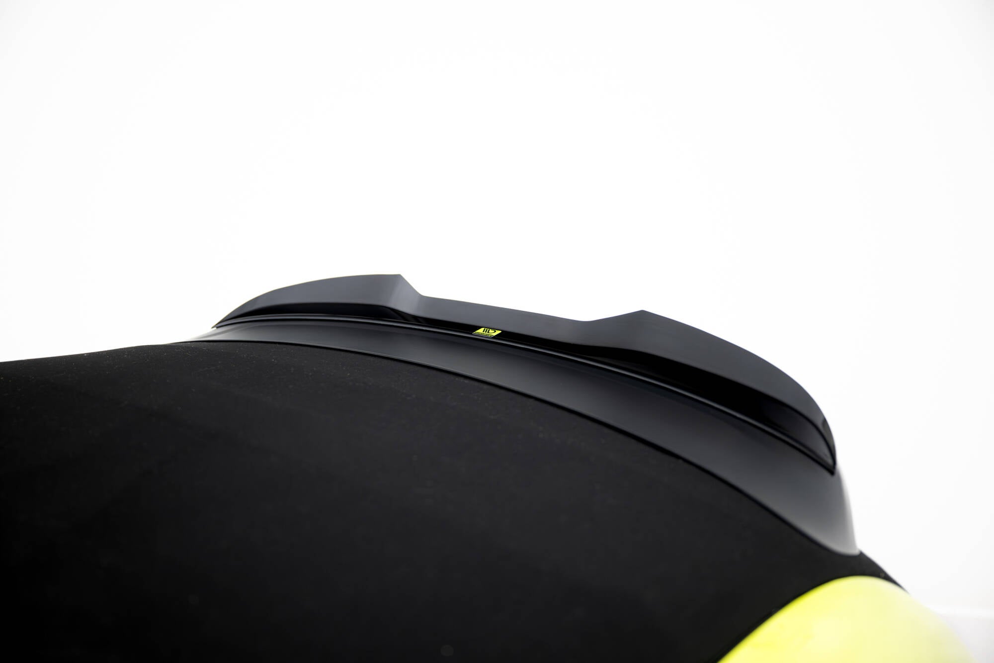 Maxton Design Spoiler CAP passend für Abarth 500e schwarz Hochglanz