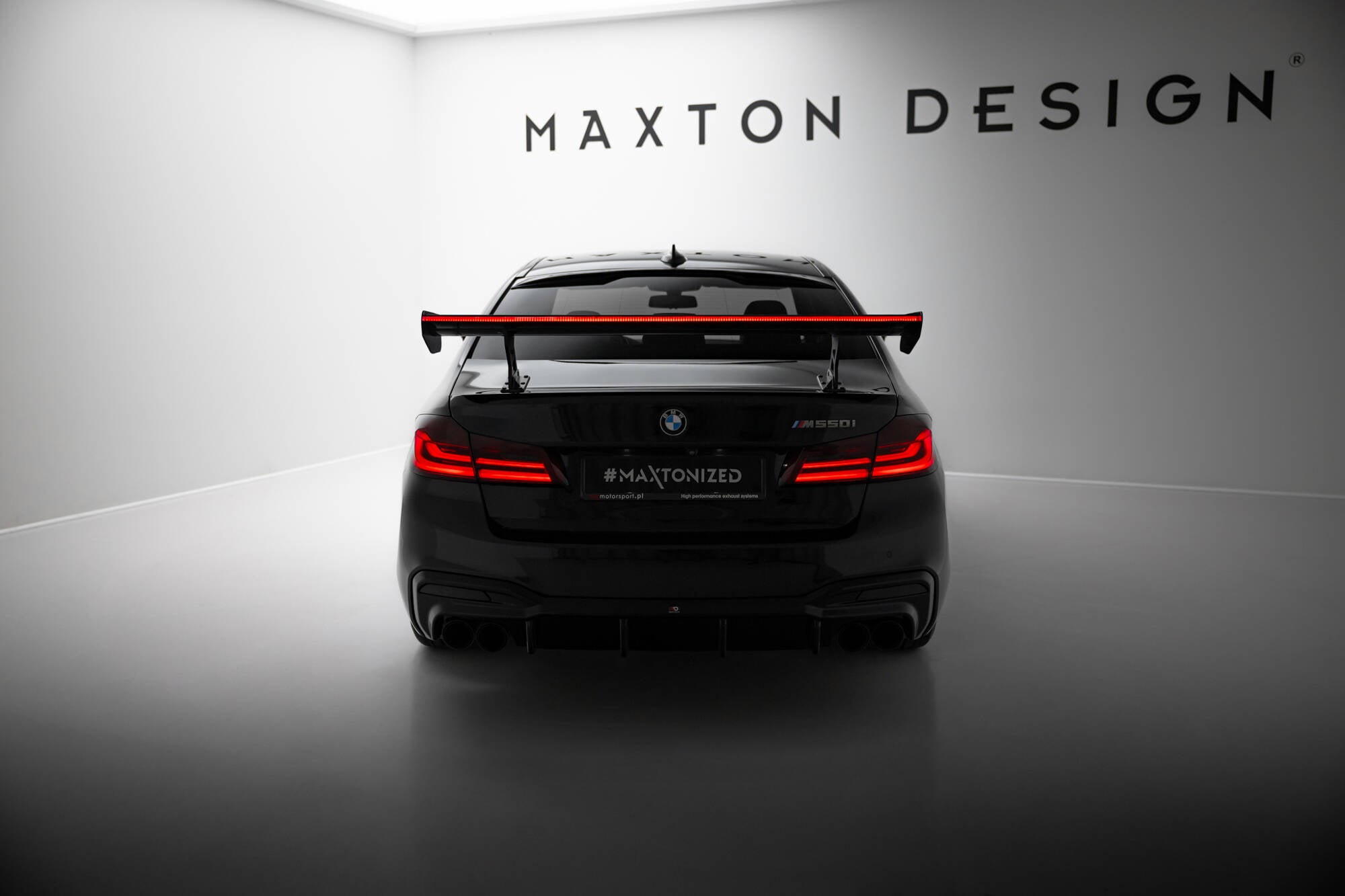 Maxton Design Carbon Spoiler With Internal Brackets Uprights + LED BMW 5er / M5 Limousine G30 / F90 für BMW M5 F90