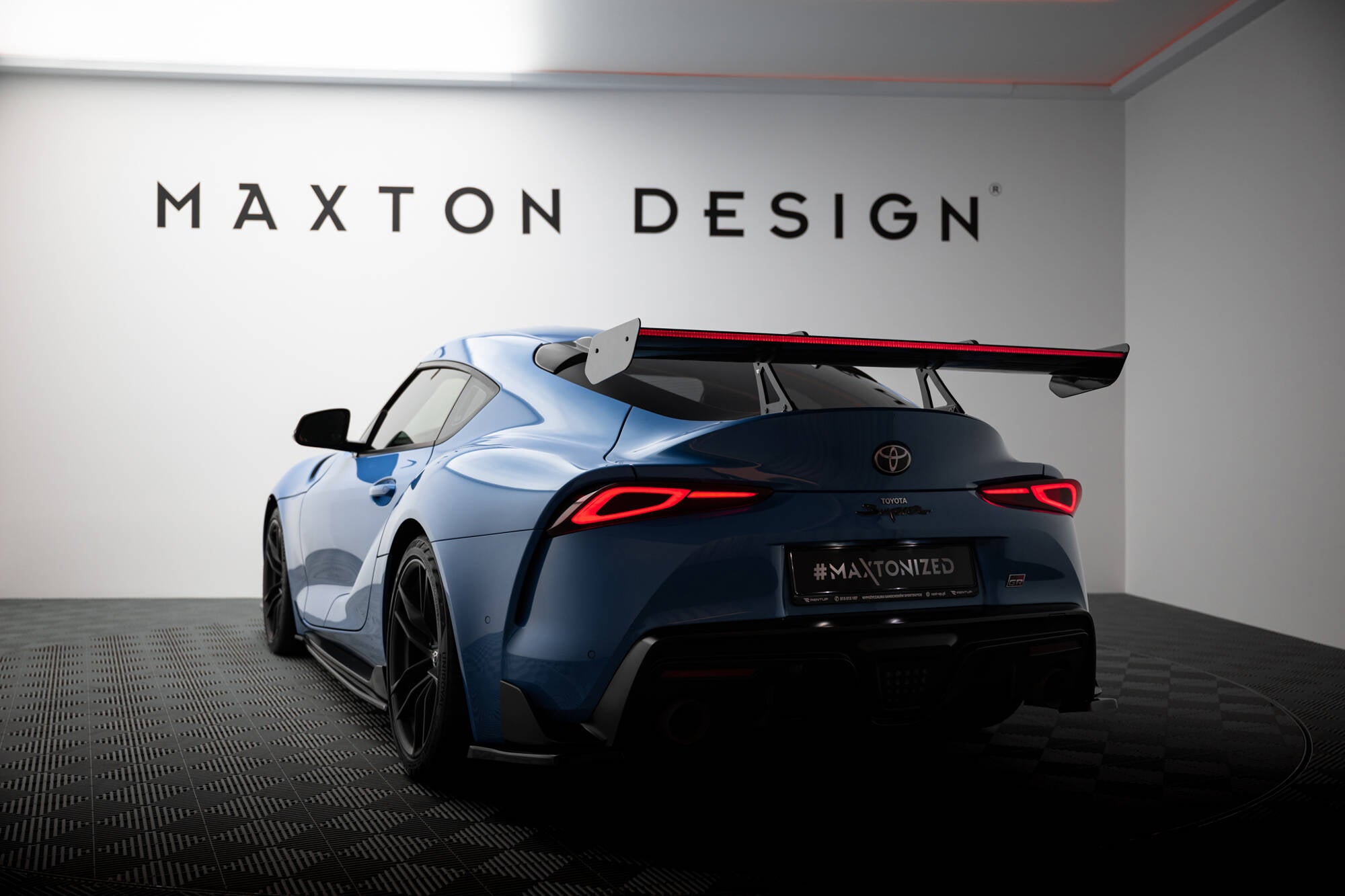 Maxton Design Carbon Spoiler With Upper Swan Mounting + LED Toyota Supra Mk5 für Toyota Supra Mk5