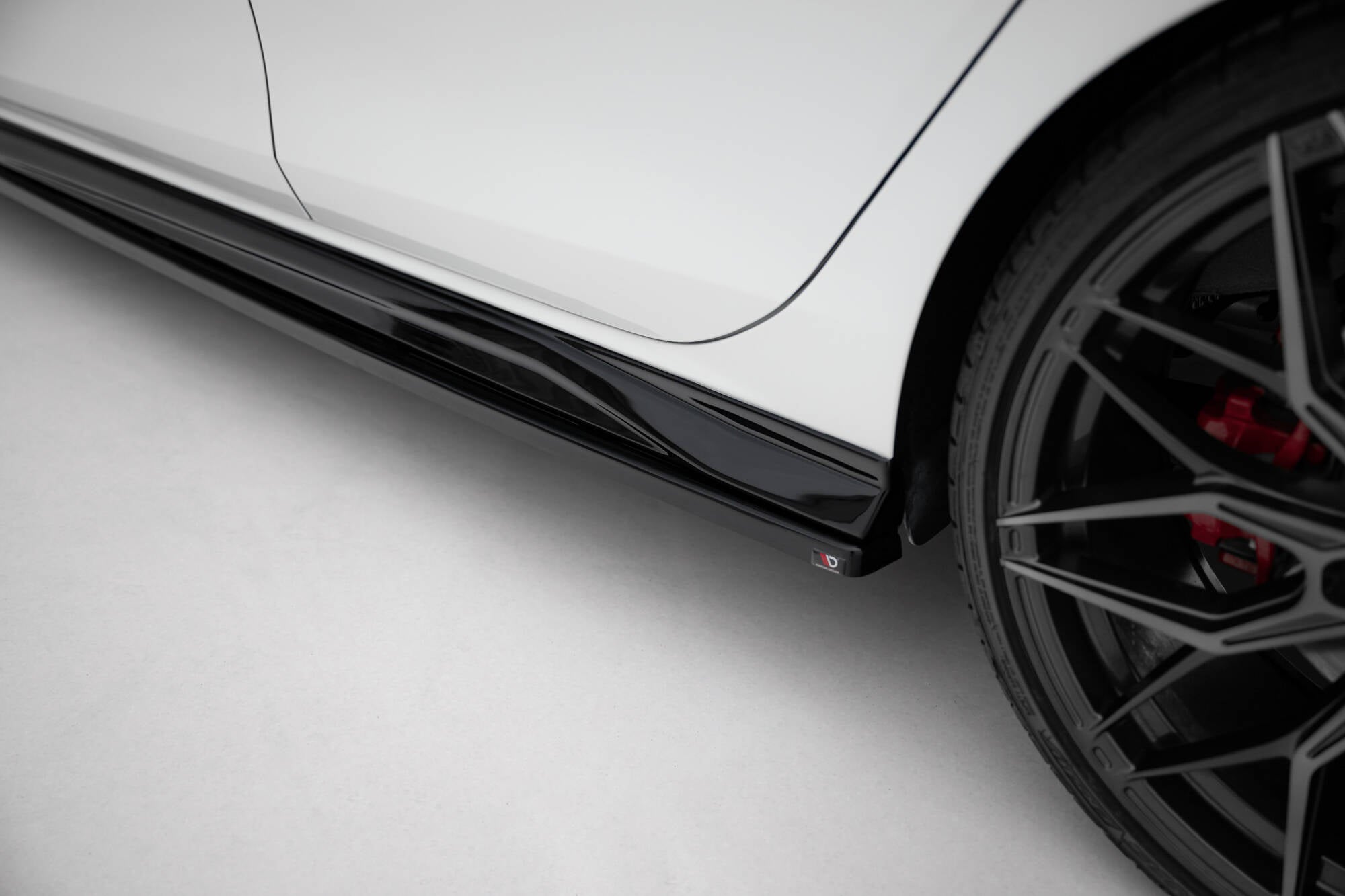 Maxton Design Street+ Seitenschweller Leisten passend für VW Golf GTI / GTE / GTI Clubsport / GTD / R-Line Mk8 schwarz Hochglanz