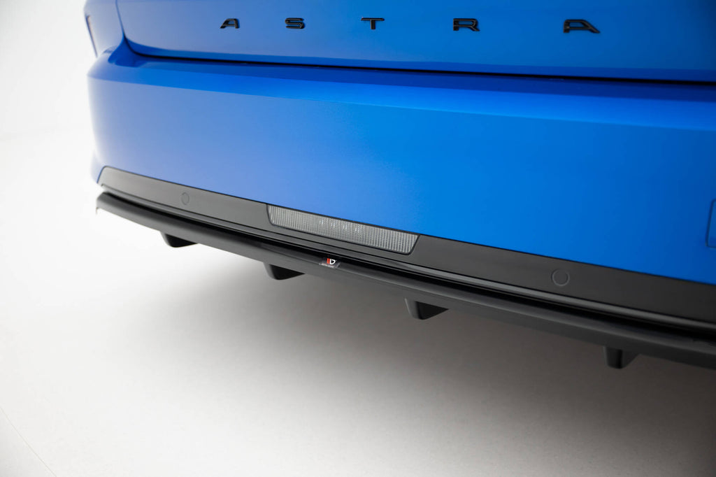 Maxton Design Street+ Mittlerer Diffusor RACE passend für Opel Astra Sports Tourer L (MK6) schwarz Hochglanz