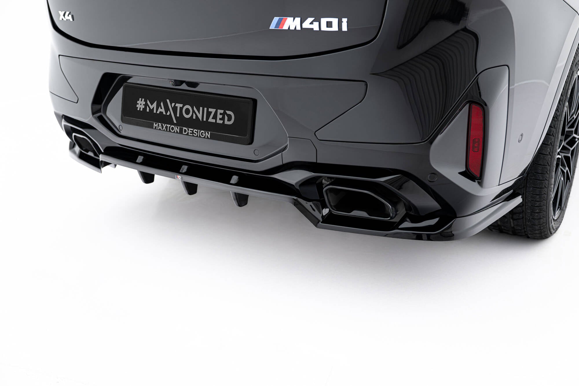 Maxton Design Street+ Mittlerer Diffusor RACE V.2 passend für BMW X4 M-Paket G02 Facelift schwarz Hochglanz