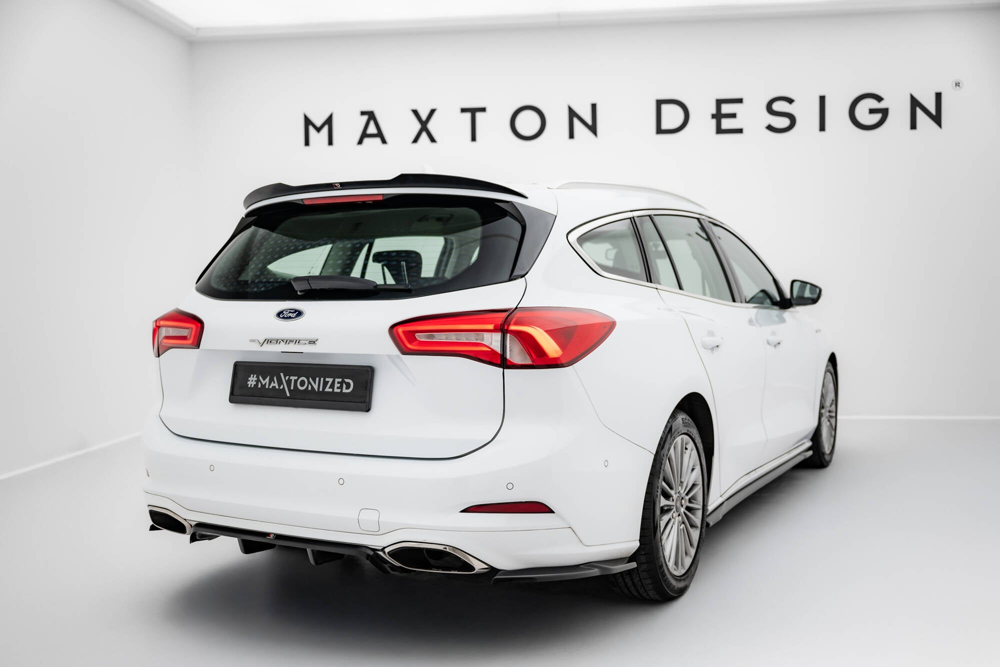 Maxton Design Heck Ansatz Flaps Diffusor passend für Ford Focus Vignale Kombi Mk4 schwarz Hochglanz