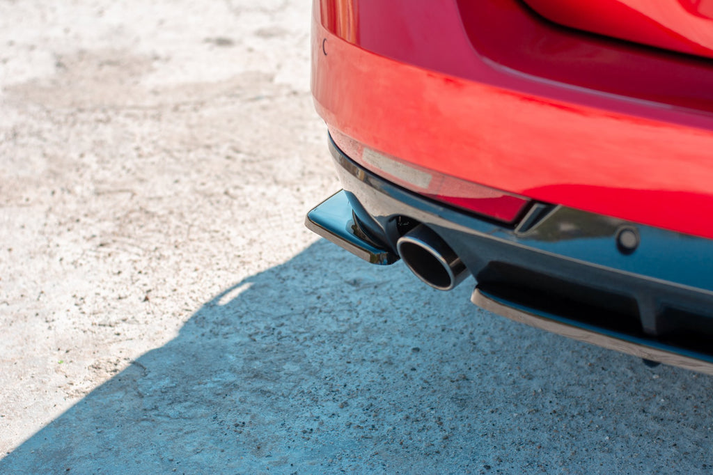 Maxton Design Heck Ansatz Flaps Diffusor passend für Peugeot 508 Benzin Mk2 schwarz Hochglanz