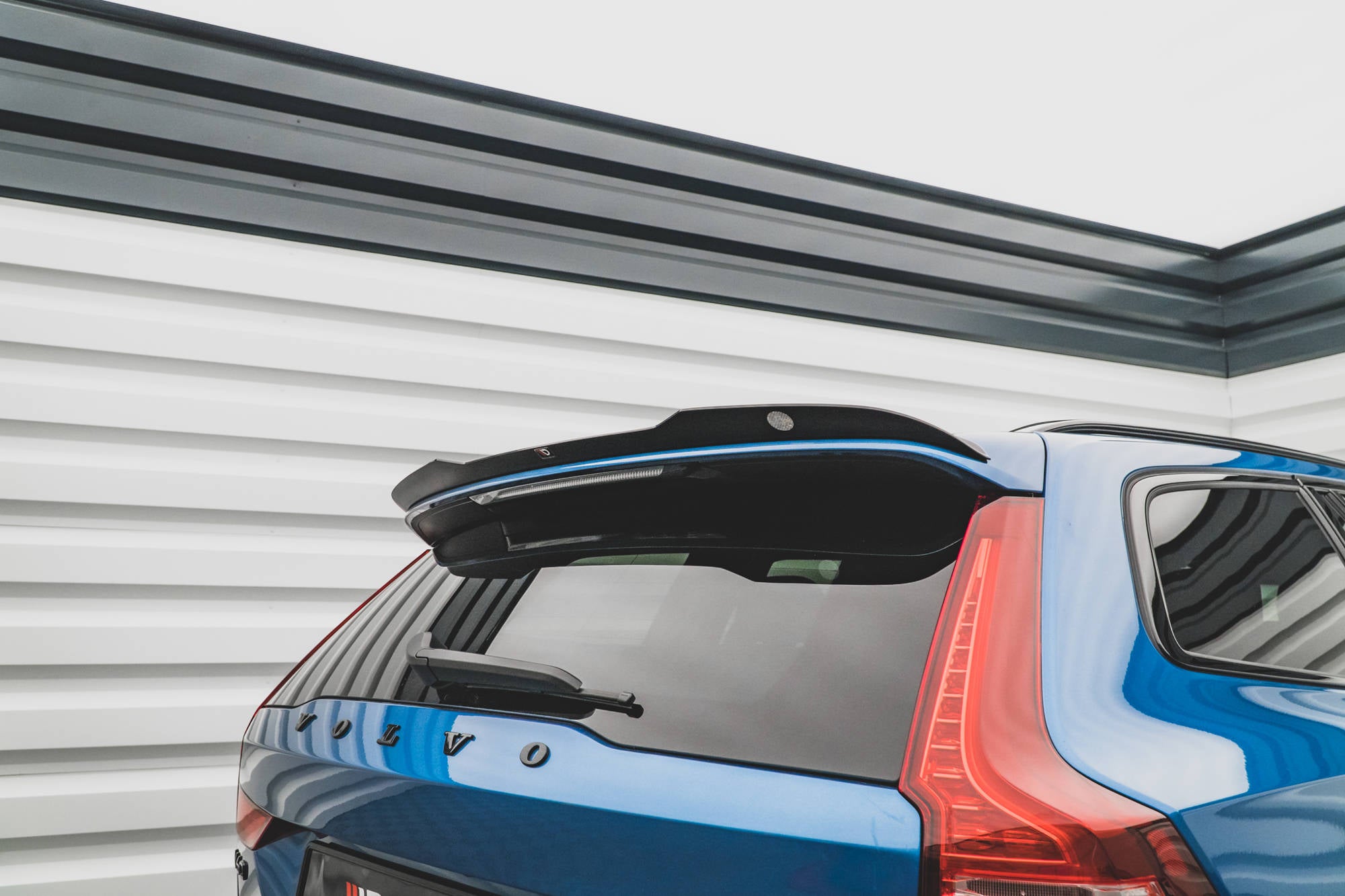 Maxton Design Spoiler CAP passend für Volvo V60 R-Design Mk2 schwarz Hochglanz