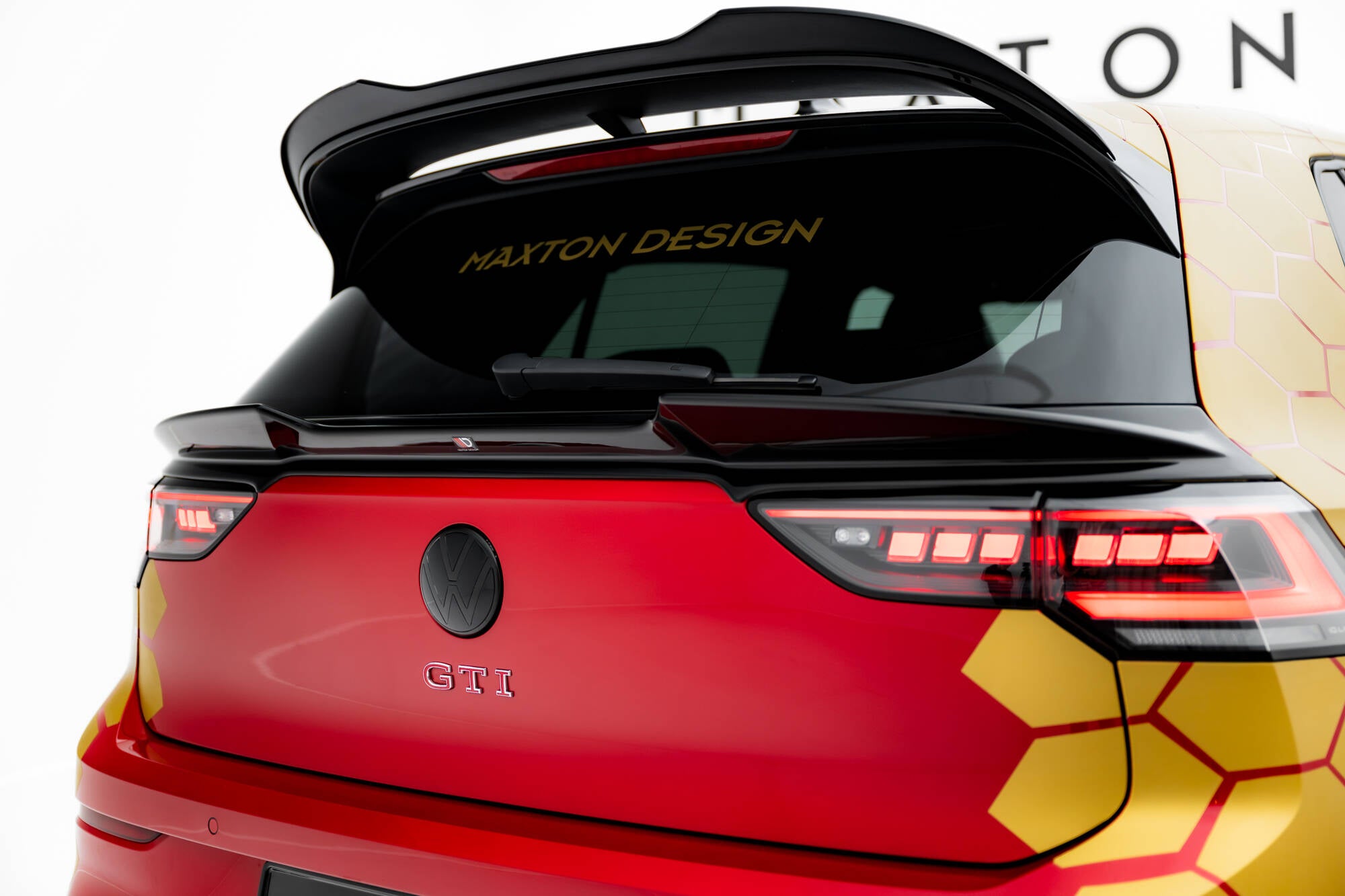 Maxton Design Niedriger Spoiler CAP 3D passend für VW Golf R Mk8 Facelift schwarz Hochglanz