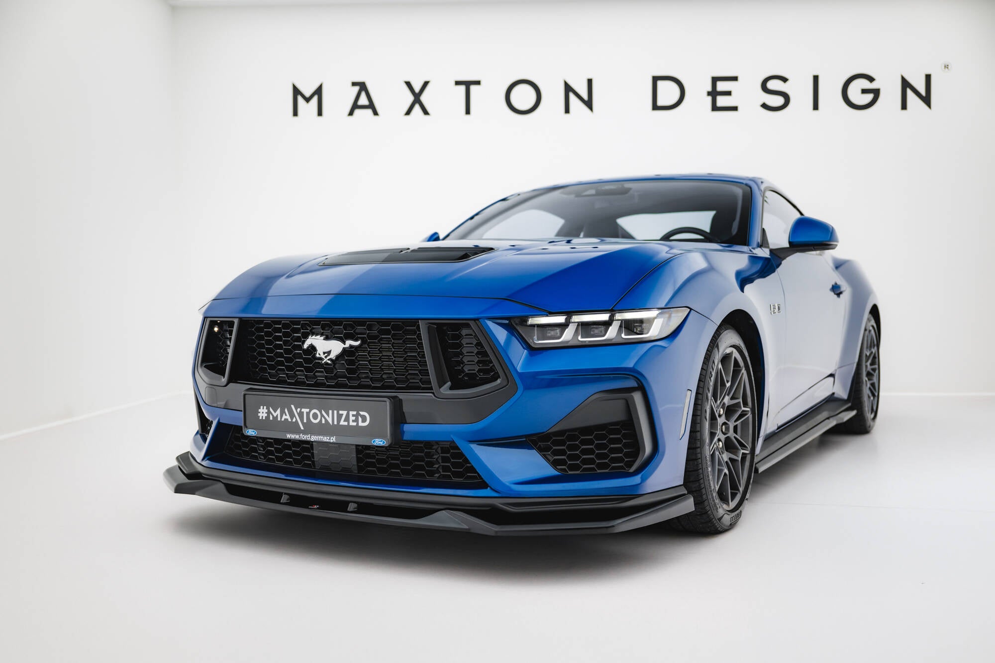 Maxton Design Street+ Spoilerlippe Front Ansatz V.2 passend für Ford Mustang GT Mk7 schwarz Hochglanz