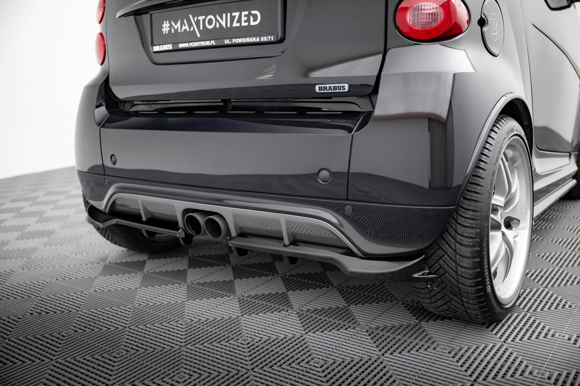 Maxton Design Street+ Mittlerer Diffusor RACE passend für Brabus Smart Fortwo C451 Facelift schwarz Hochglanz
