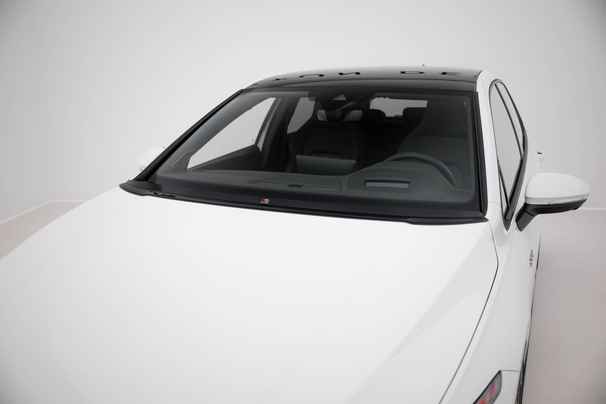 Maxton Design Verlängerung motorhaube VW Golf Mk8 schwarz Hochglanz für Volkswagen Golf Mk8