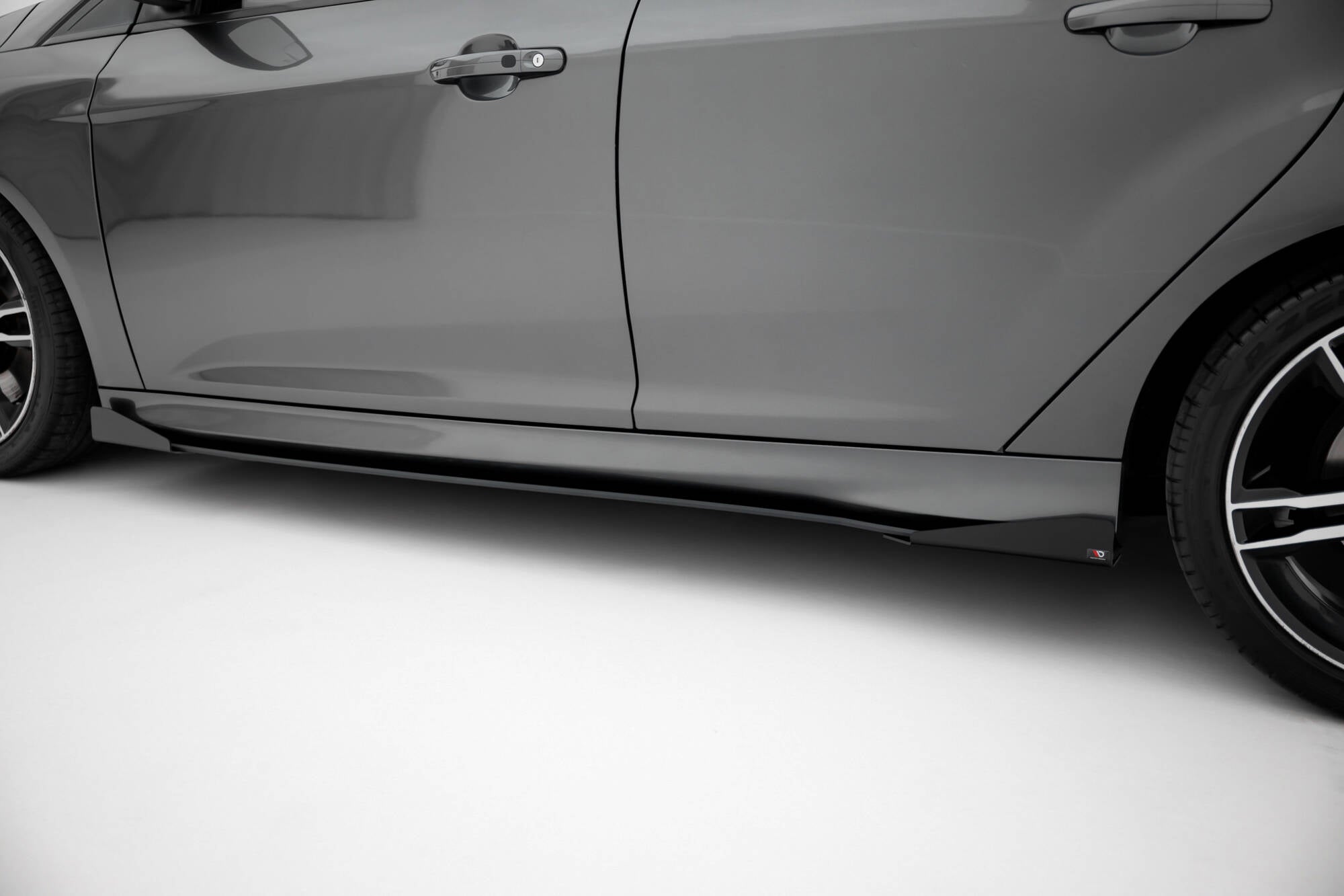 Maxton Design Seitenschweller Flaps passend für Ford Focus ST Mk3 Facelift schwarz Hochglanz