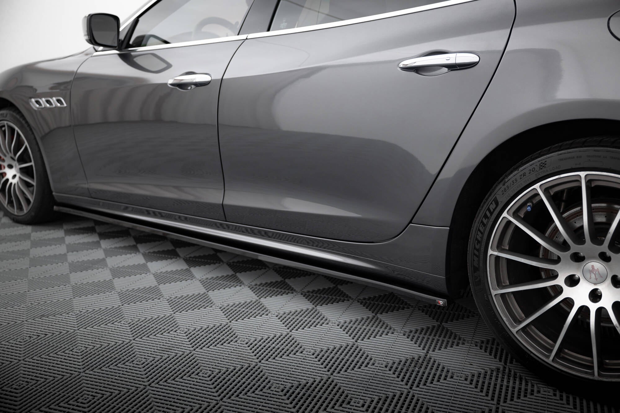 Maxton Design Street+ Seitenschweller Leisten passend für Maserati Quattroporte Mk6 schwarz Hochglanz