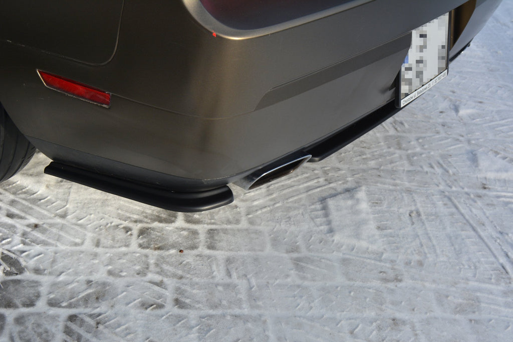 Maxton Design Heck Ansatz Flaps Diffusor passend für DODGE CHALLENGER MK3. PHASE-I SRT8 COUPE schwarz Hochglanz