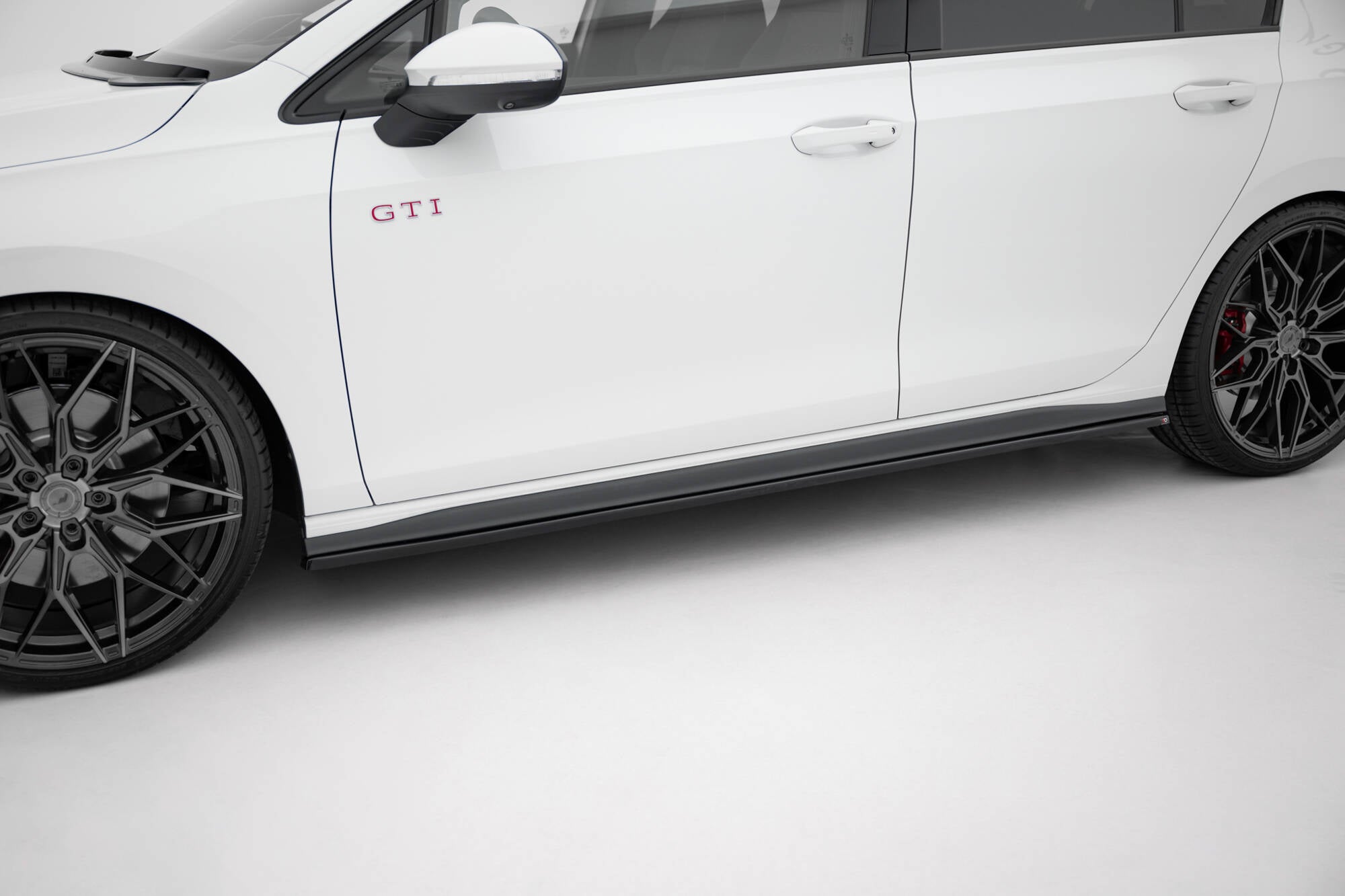 Maxton Design Street+ Seitenschweller Leisten passend für V.1 passend für VW Golf GTI / GTE / GTI Clubsport / GTD / R-Line Mk8 schwarz Hochglanz