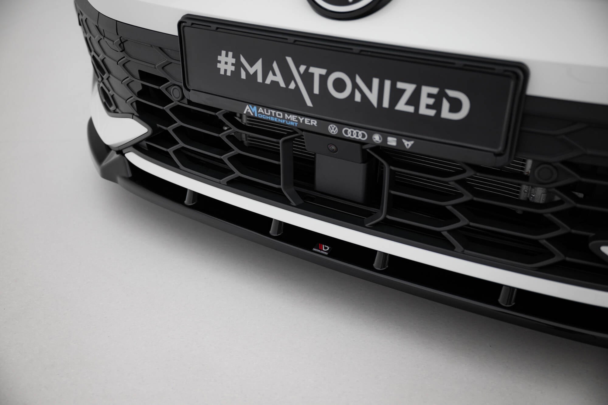 Maxton Design Street+ Spoilerlippe Front Ansatz V.2 passend für VW Golf GTI / GTE / R-Line Mk8 Facelift schwarz Hochglanz