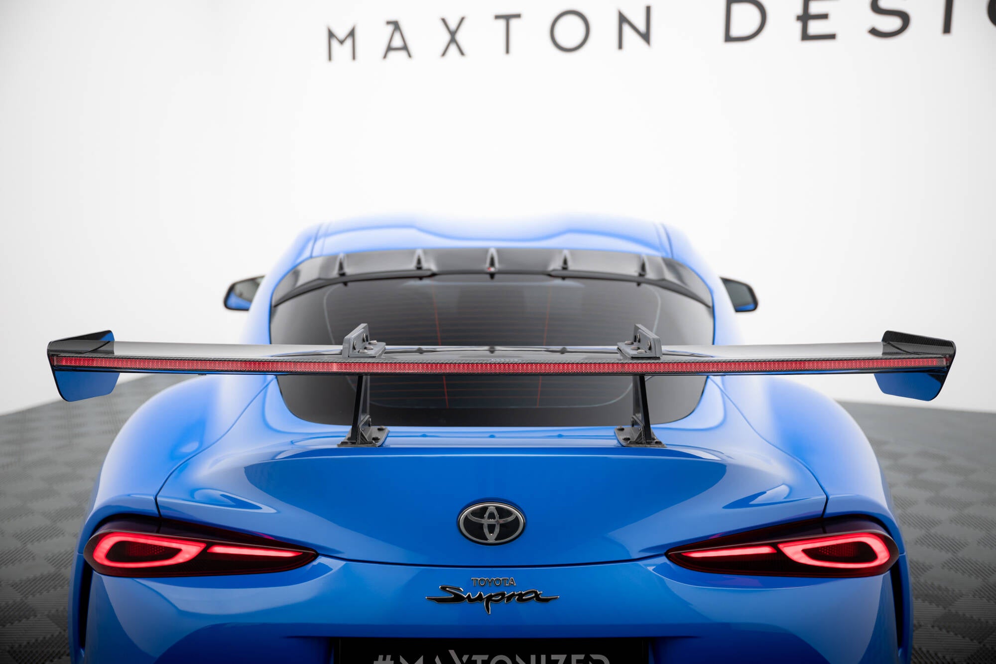 Maxton Design Carbon Spoiler With Upper Swan Mounting + LED Toyota Supra Mk5 für Toyota Supra Mk5
