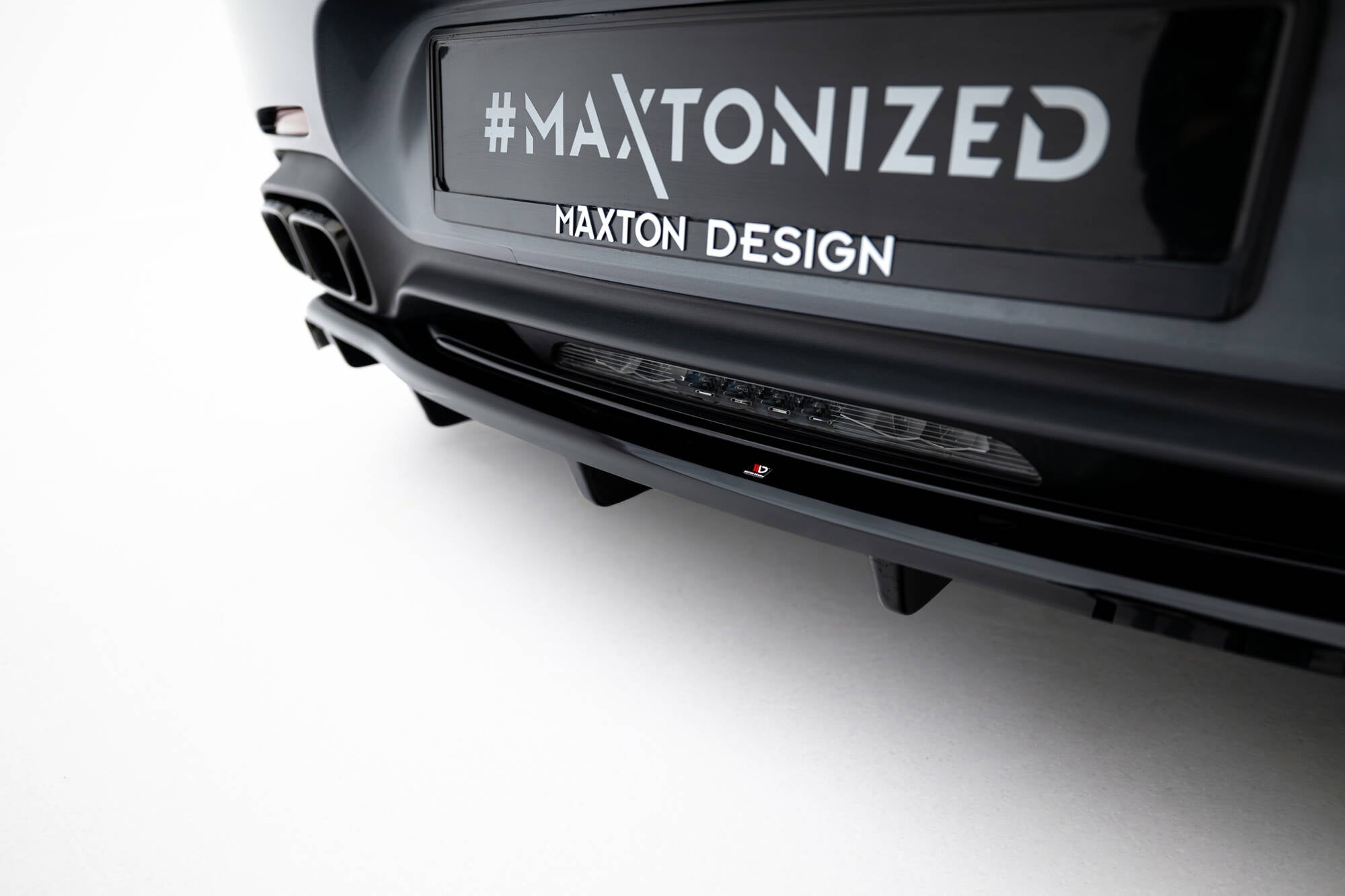 Maxton Design Street+ Mittlerer Diffusor RACE passend für Mercedes-AMG GT C C190 Facelift schwarz Hochglanz