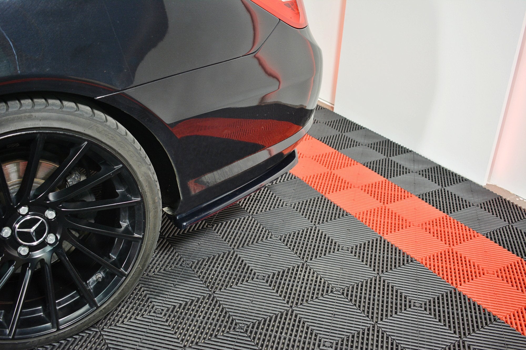 Maxton Design Splitter / Diffusor Heck Ansatz passend für Mercedes-Benz E-Klasse W207 Coupe AMG-Line schwarz Hochglanz