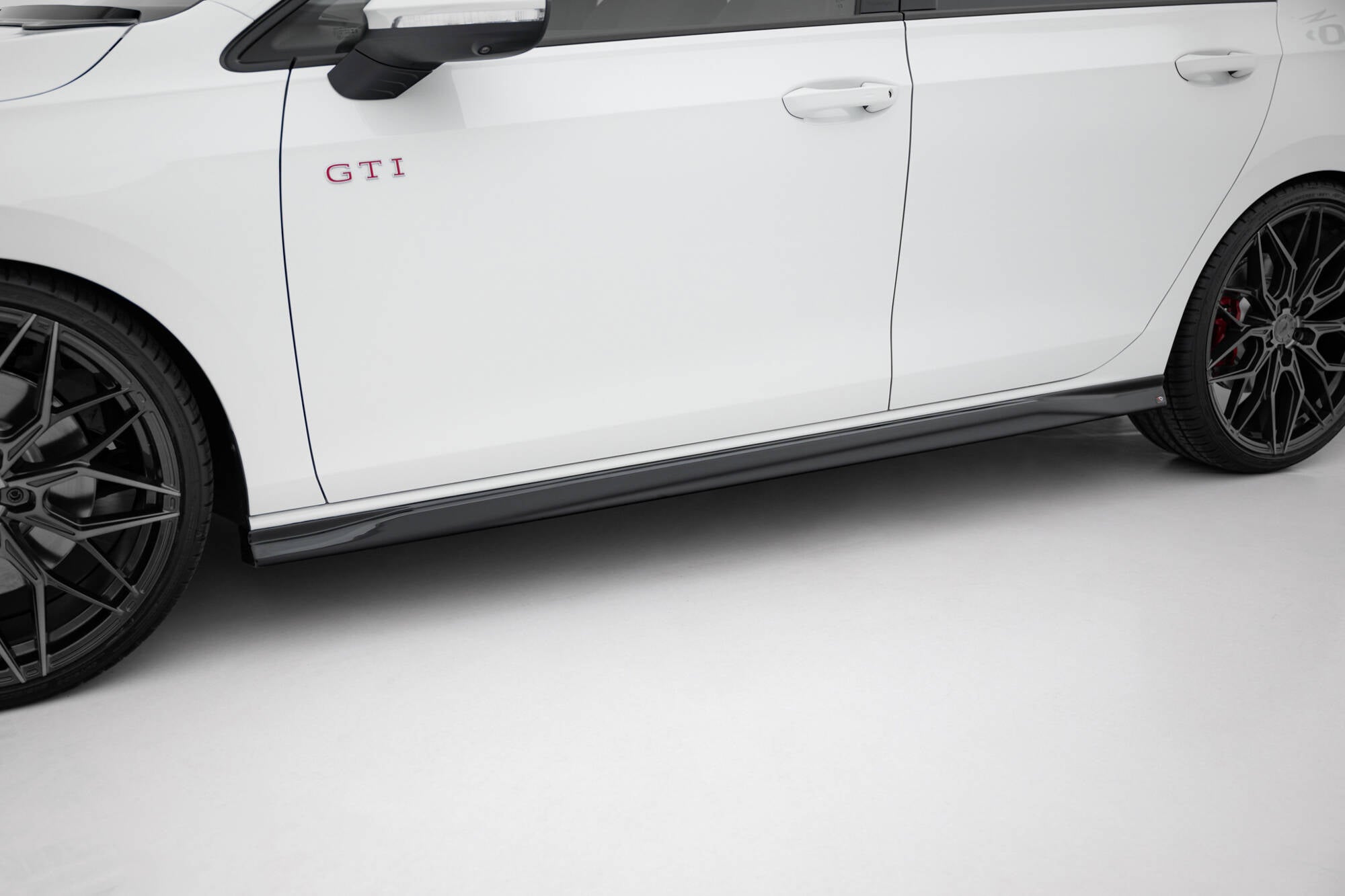 Maxton Design Street+ Seitenschweller Leisten passend für V.3 passend für VW Golf GTI / GTE / GTI Clubsport / GTD / R-Line Mk8 schwarz Hochglanz