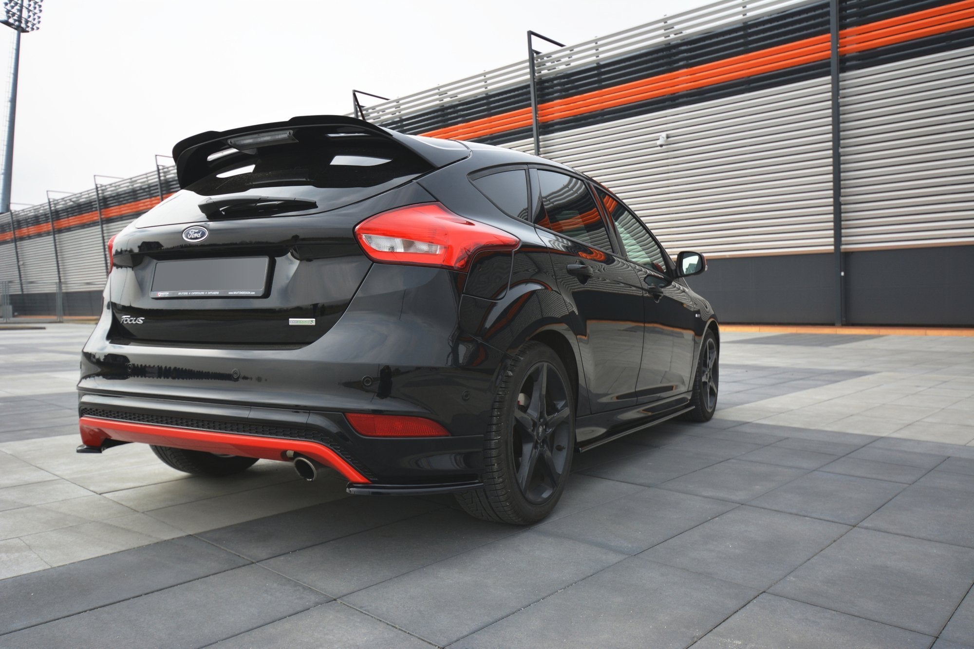 Maxton Design Spoiler CAP passend für Ford Focus ST-Line Mk3 FL schwarz Hochglanz