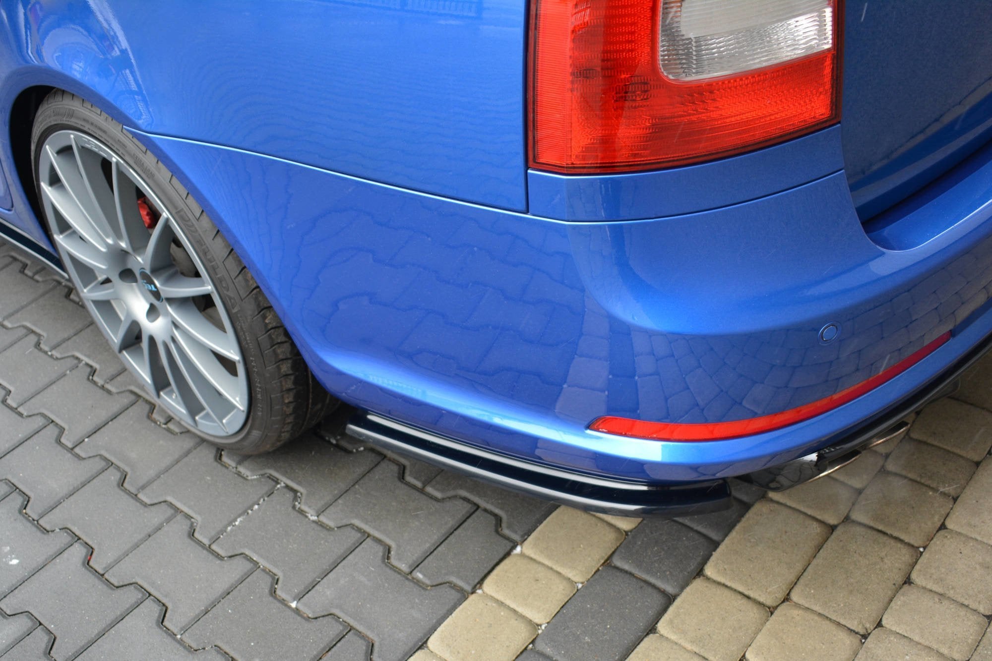 Maxton Design Heck Ansatz Flaps Diffusor passend für Skoda Octavia RS Limousine / Combi Mk2 / Mk2 Facelift schwarz Hochglanz