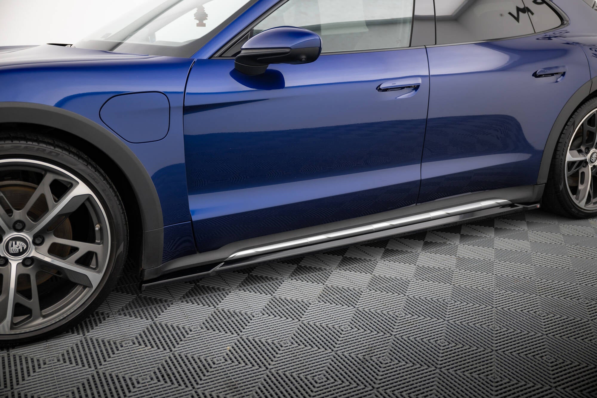Maxton Design Street+ Seitenschweller Leisten passend für Porsche Taycan Cross Turismo 4S schwarz Hochglanz