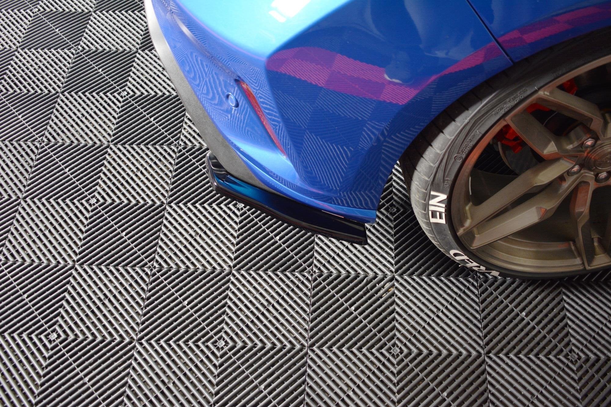 Maxton Design Heck Ansatz Flaps Diffusor V.1 passend für Ford Focus Hatchabck ST-Line schwarz Hochglanz