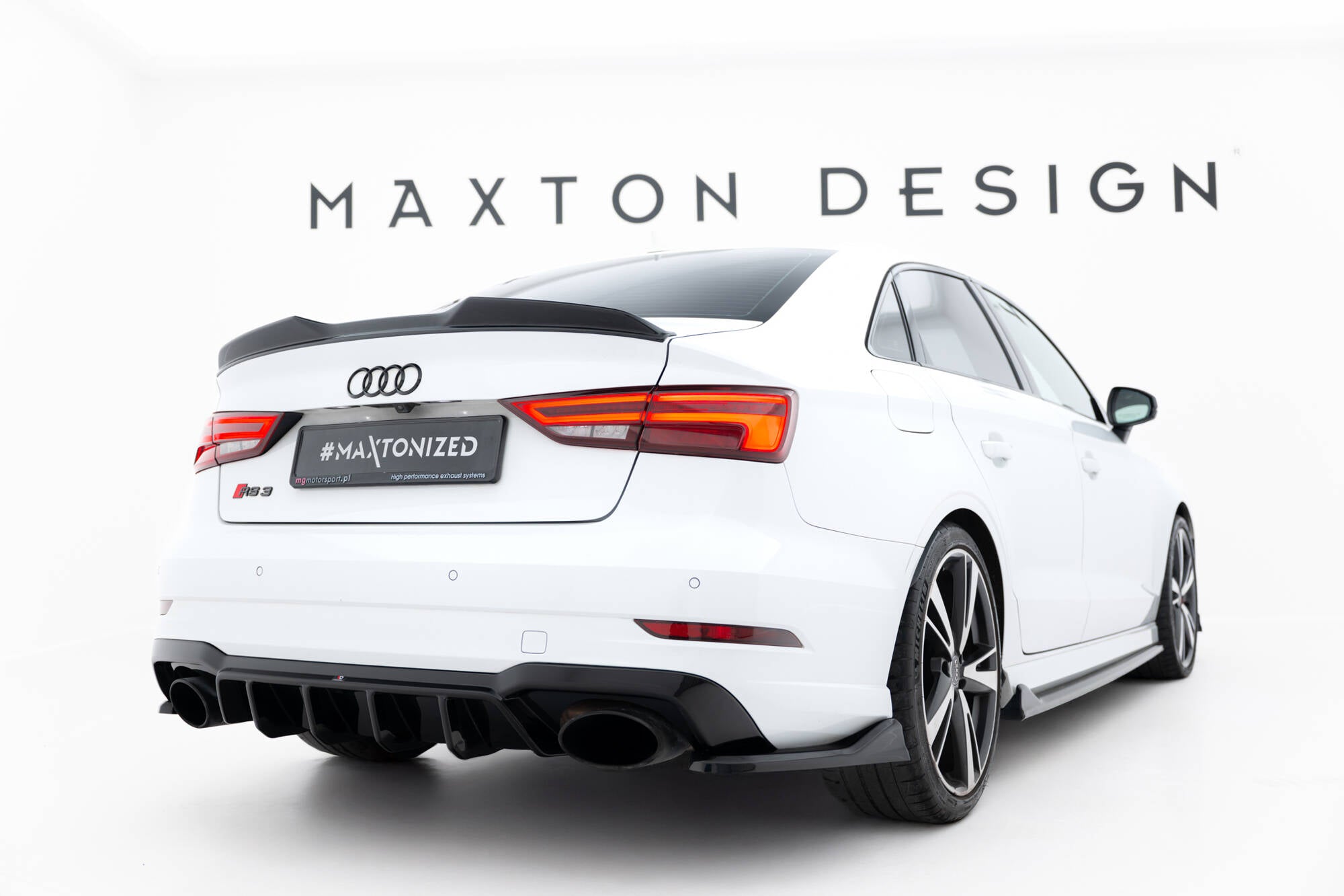 Maxton Design Diffusor Heck Ansatz V.2 passend für Audi RS3 Limousine 8V Facelift schwarz Hochglanz
