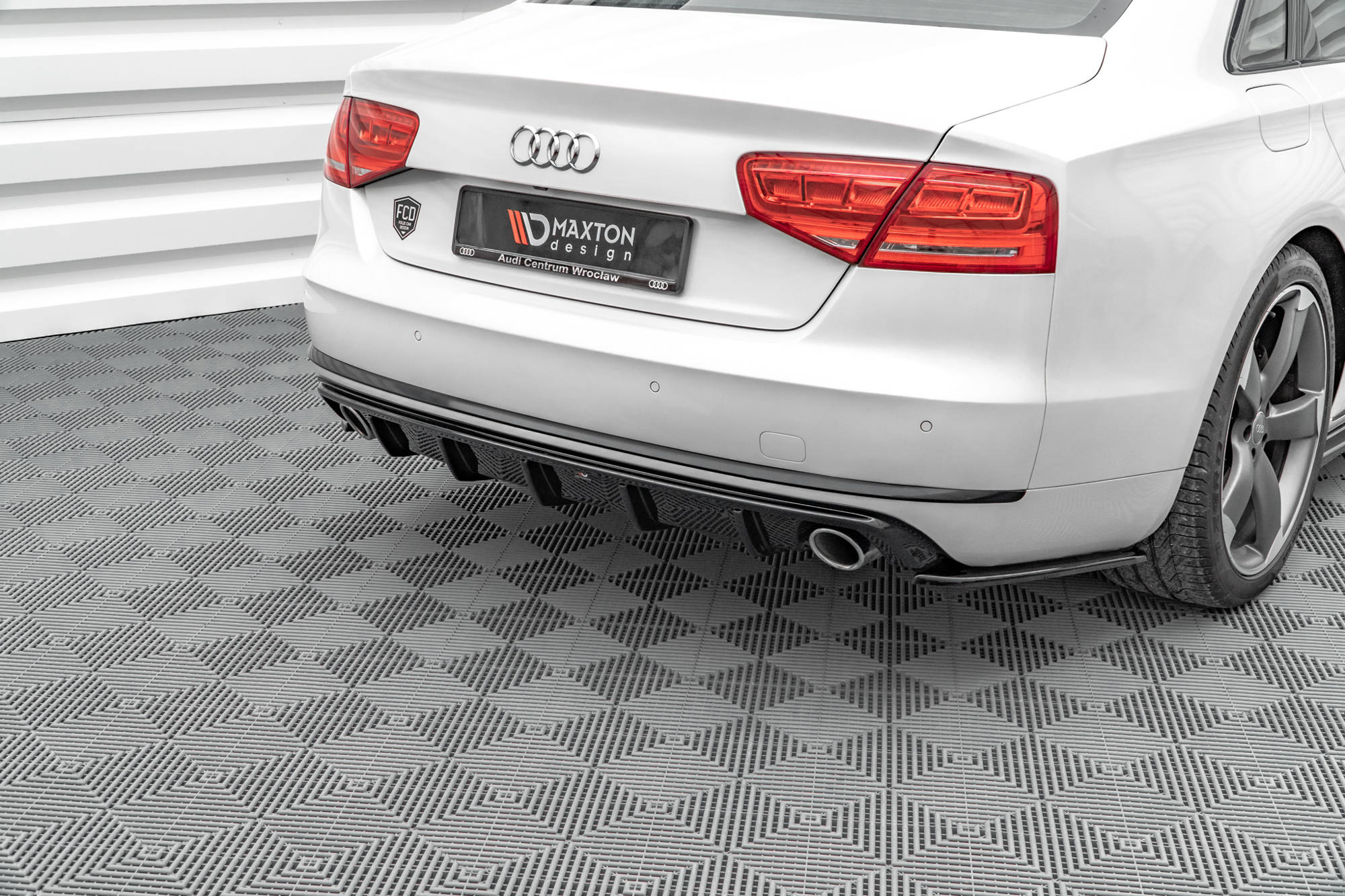 Maxton Design Diffusor Heck Ansatz passend für Audi A8 D4 schwarz Hochglanz